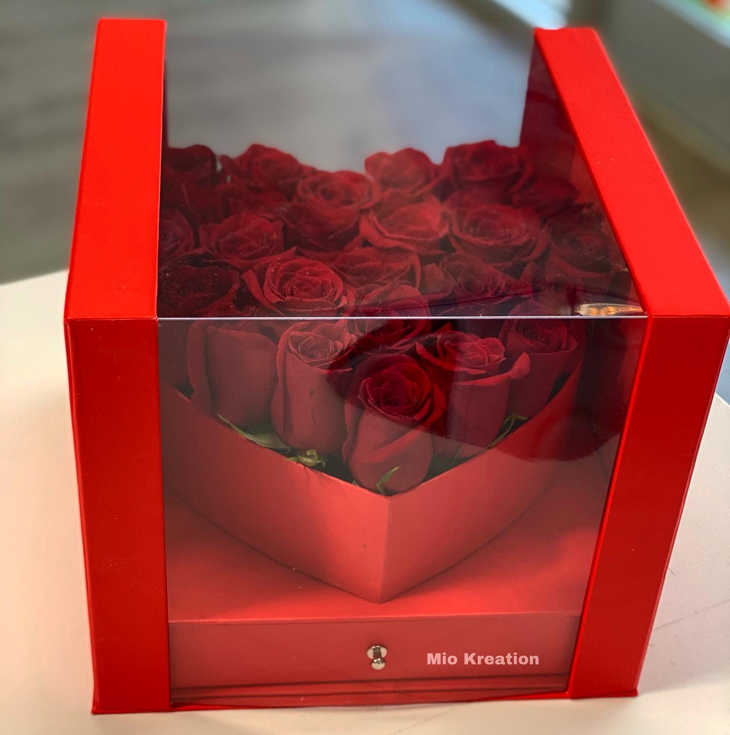 Heart box and chocolates - BEAUTIFUL BOX SQUARE WITH HEART SHAPE AND CHOCOLATE DRAWER. AVAILABE IN WHITE 