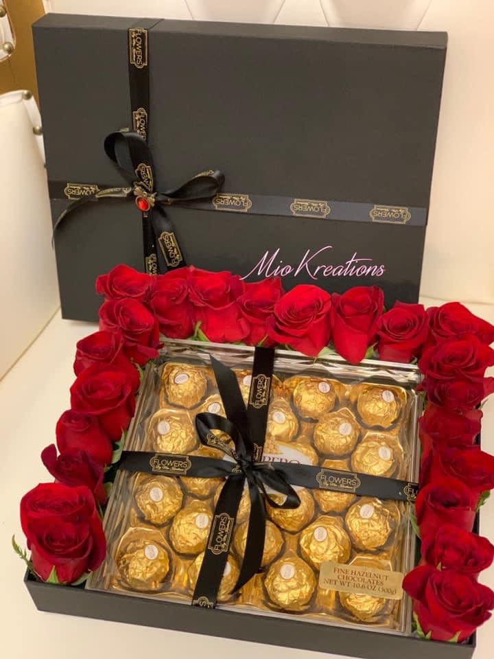SQUARE SURPRISE BOX WITH 24 CHOCOLATES - BEAUTIFUL BLACK OR WHITE BOX WITH CHOCOLATES AND 20 ROSES IN YOUR FAVORITE COLOR.