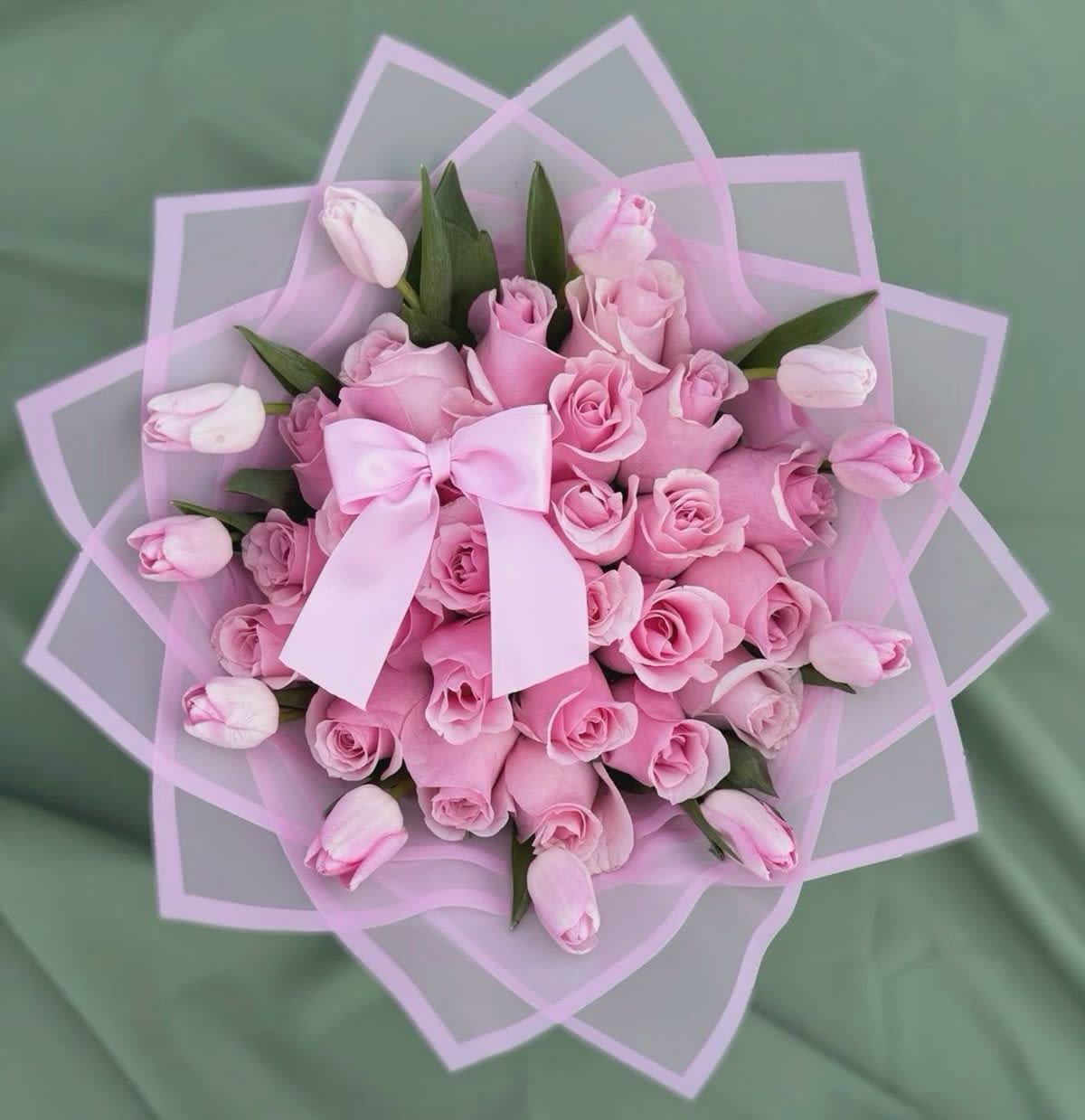 Hermoso buchon rosita - 24 rosas y 10 tulipanes con papel a tu gusto