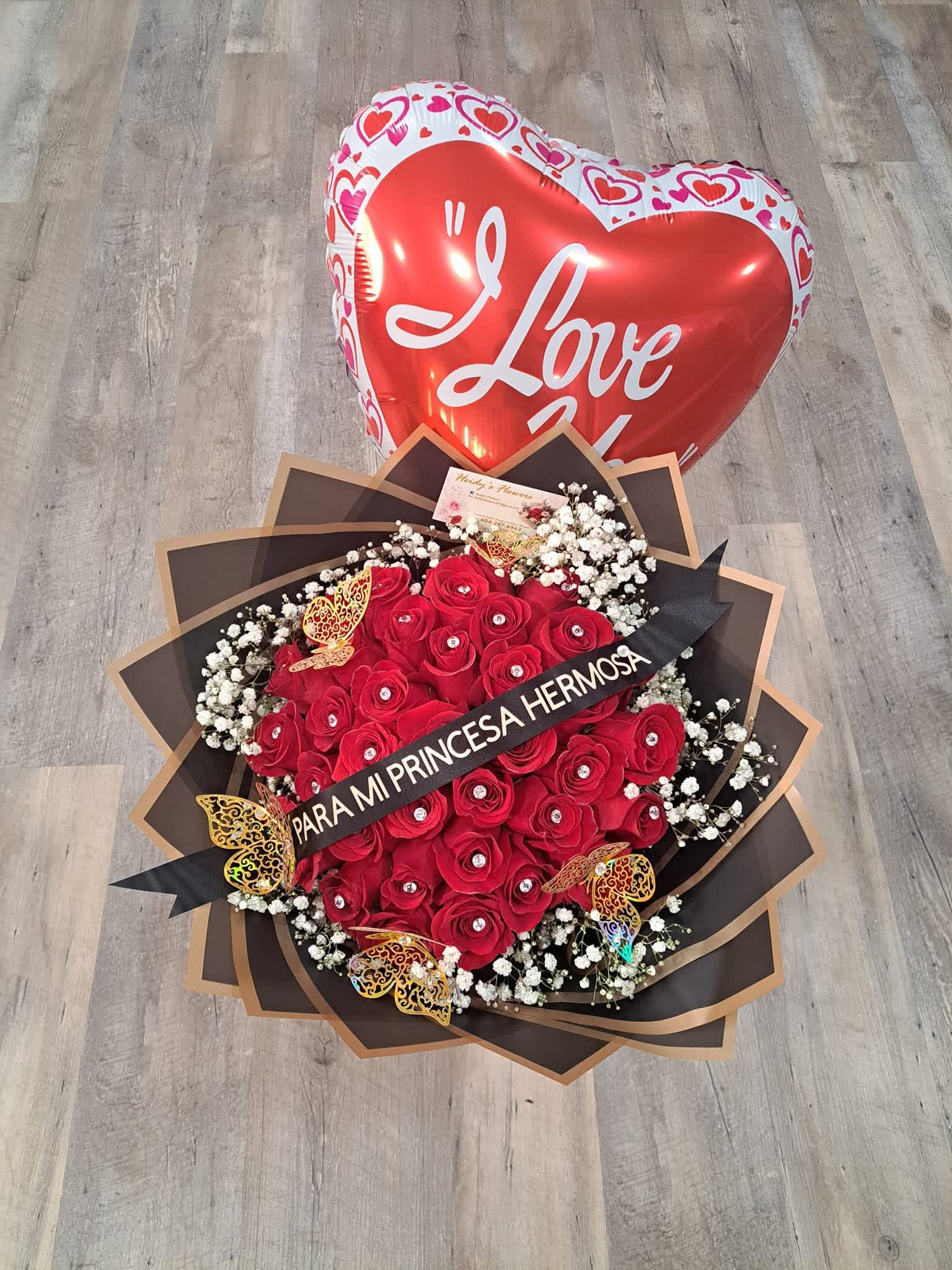 Red roses whit diamond.  - Roses with diamonds, balloon with chocolates, personalized ribbon