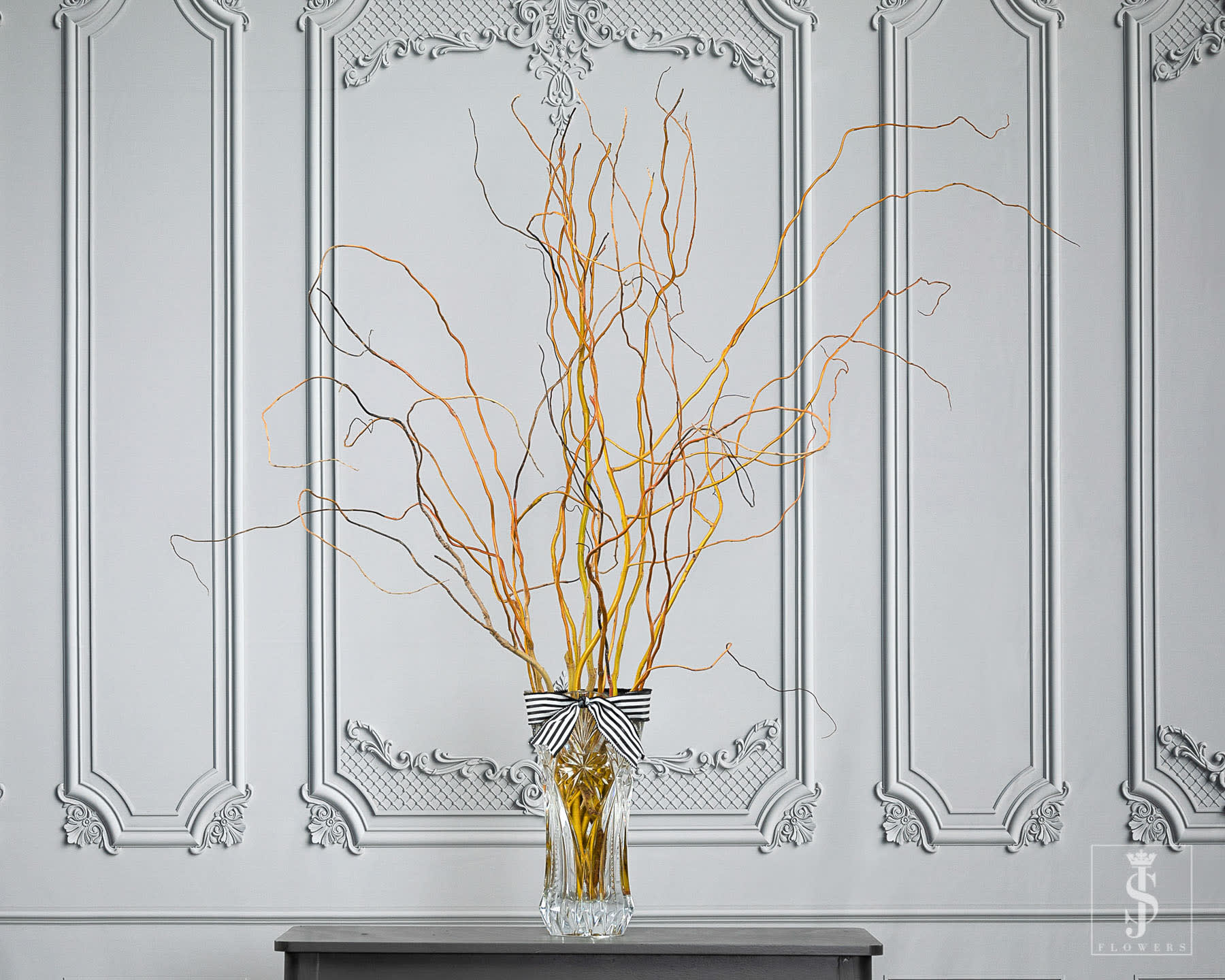 Curly Willow  - This item is sold by the bunch in multiples of  8-10 Stems/Bunch:(sold by weight) Curly willow tips are unique and will make your home décor simply beautiful with a bunch or two By JS Flowers! Perfect for a woodsy rustic, add to centerpieces, and perfect to use in a wedding arch paired with hydrangeas.  Send your Beautifully Wrapped Fresh Flowers today. The stems will arrive wrapped in  JS Flowers tissue and cellophane.. **Please note the vase is not included!   Important Information:  * Orders placed on Monday will process on Tuesday for Wednesday delivery.  * Orders placed on Tuesday will process on Wednesday for Thursday delivery.  * Orders placed on Wednesday will process on Thursday for Friday delivery.  * Orders placed from Thursday to Sunday will process on the following Monday for Tuesday delivery.  * Orders will not be delivered on Saturdays and Sundays.   All flowers are Shipped/Delivered during their freshest state so that you can enjoy them for as long as possible! Please be aware that upon arrival flower heads will be tight, allowing you to enjoy every moment of them maturing into full blooms! Photos displayed on this website are taken during each flowers most mature state.  