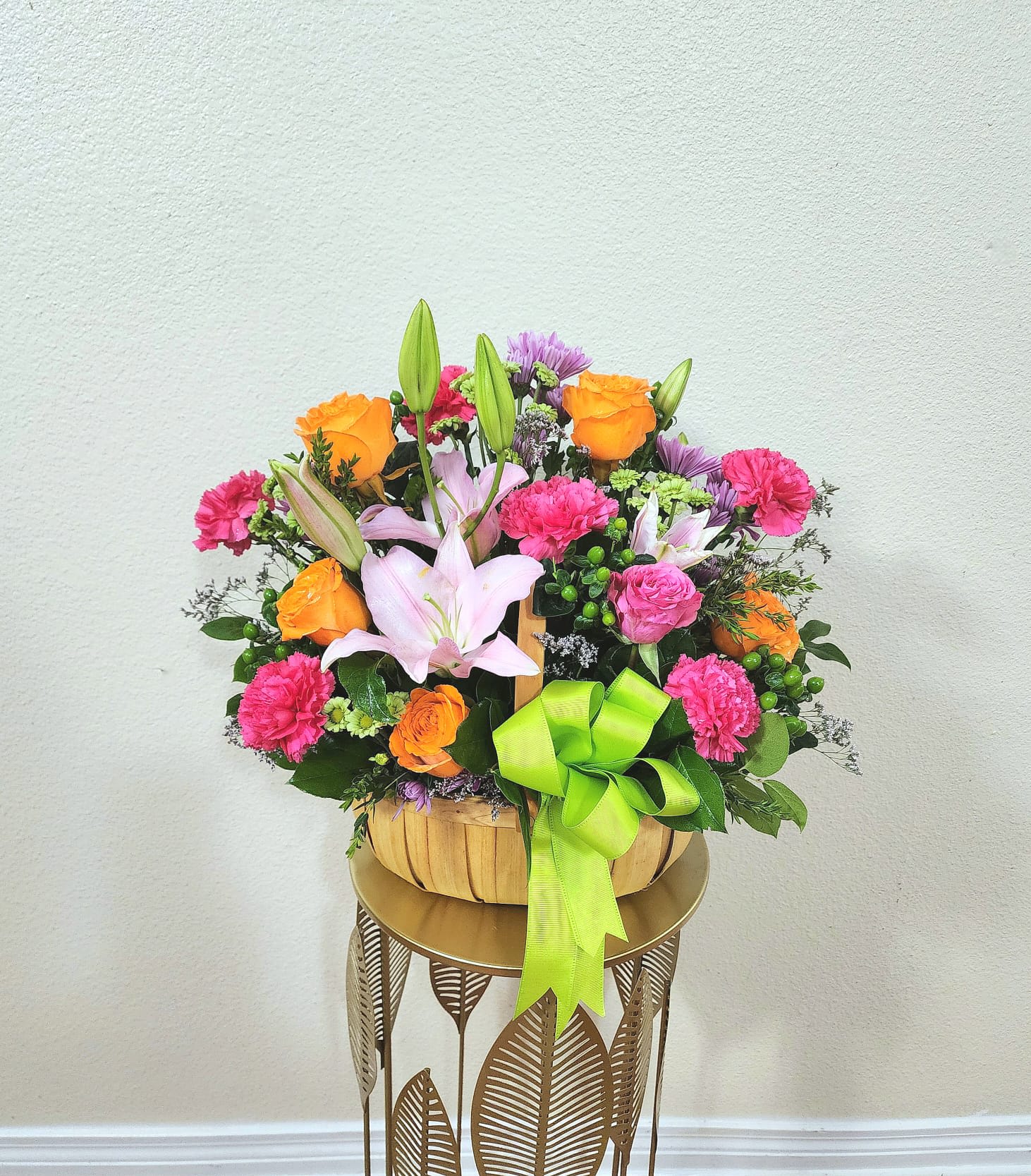 Vibrant Vision - Lilies, roses, carnations and more, this basket fits your occasion, but rest assured that it will always make a vibrant and of course colorful impression wherever it arrives, after all it has the colors and flowers necessary for it.
