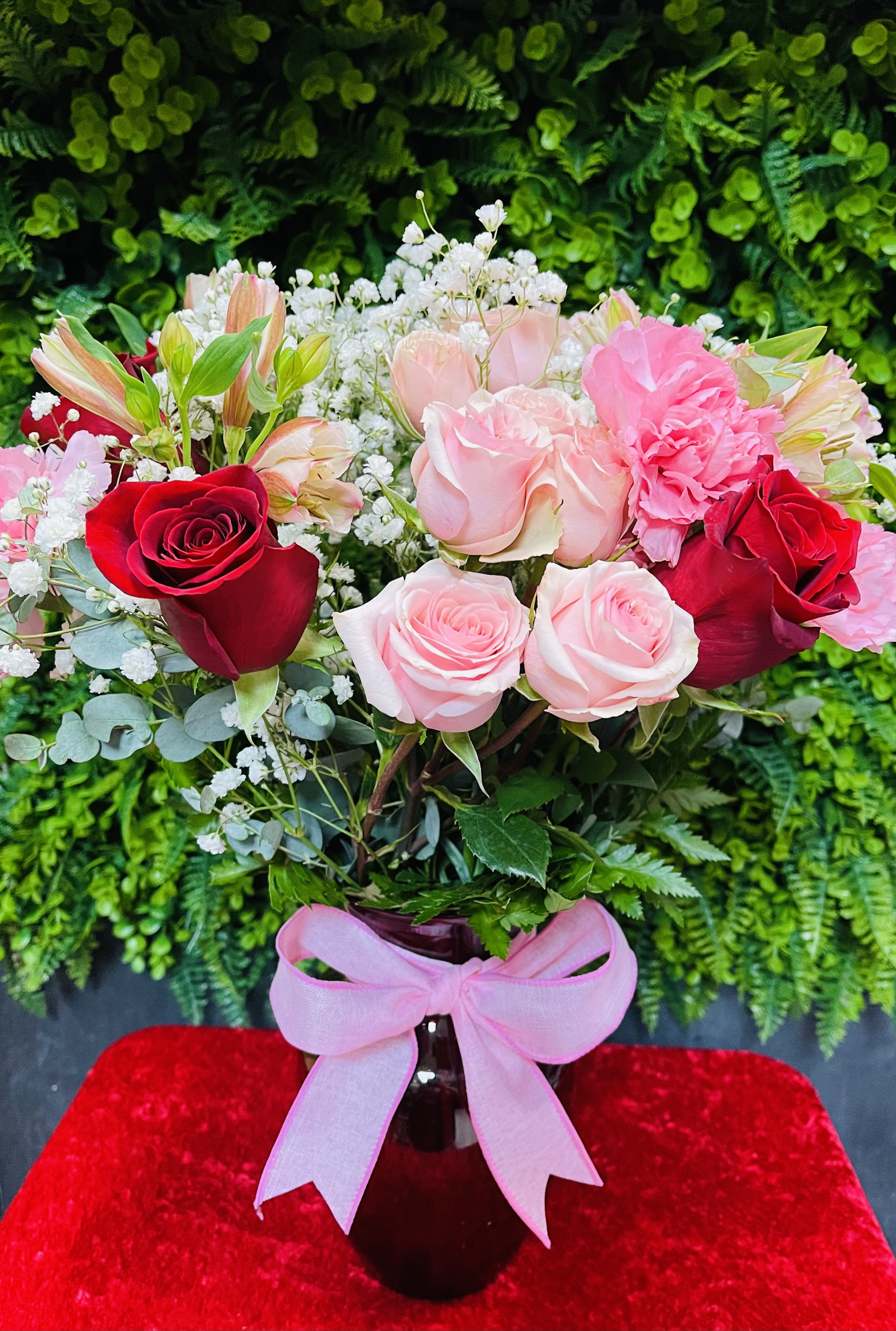 You're Precious Bouquet PLA119 - A classical red and pink combination with a touch of elegance and modernity!