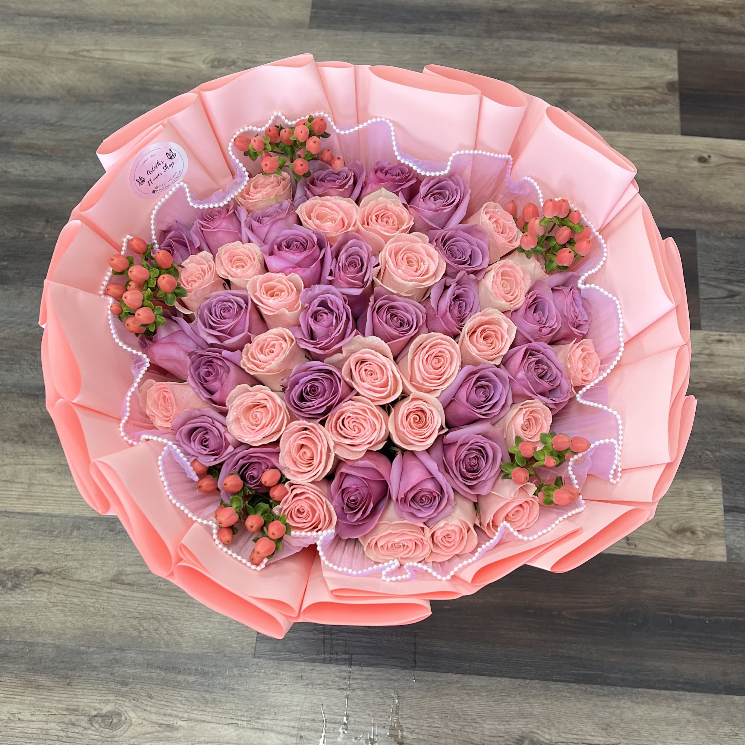 50 Purple And Pink Roses, Coffee Beans Bouquet  - Buyer will receive a bouquet with purple and pink roses with glitter and coffee beans. 