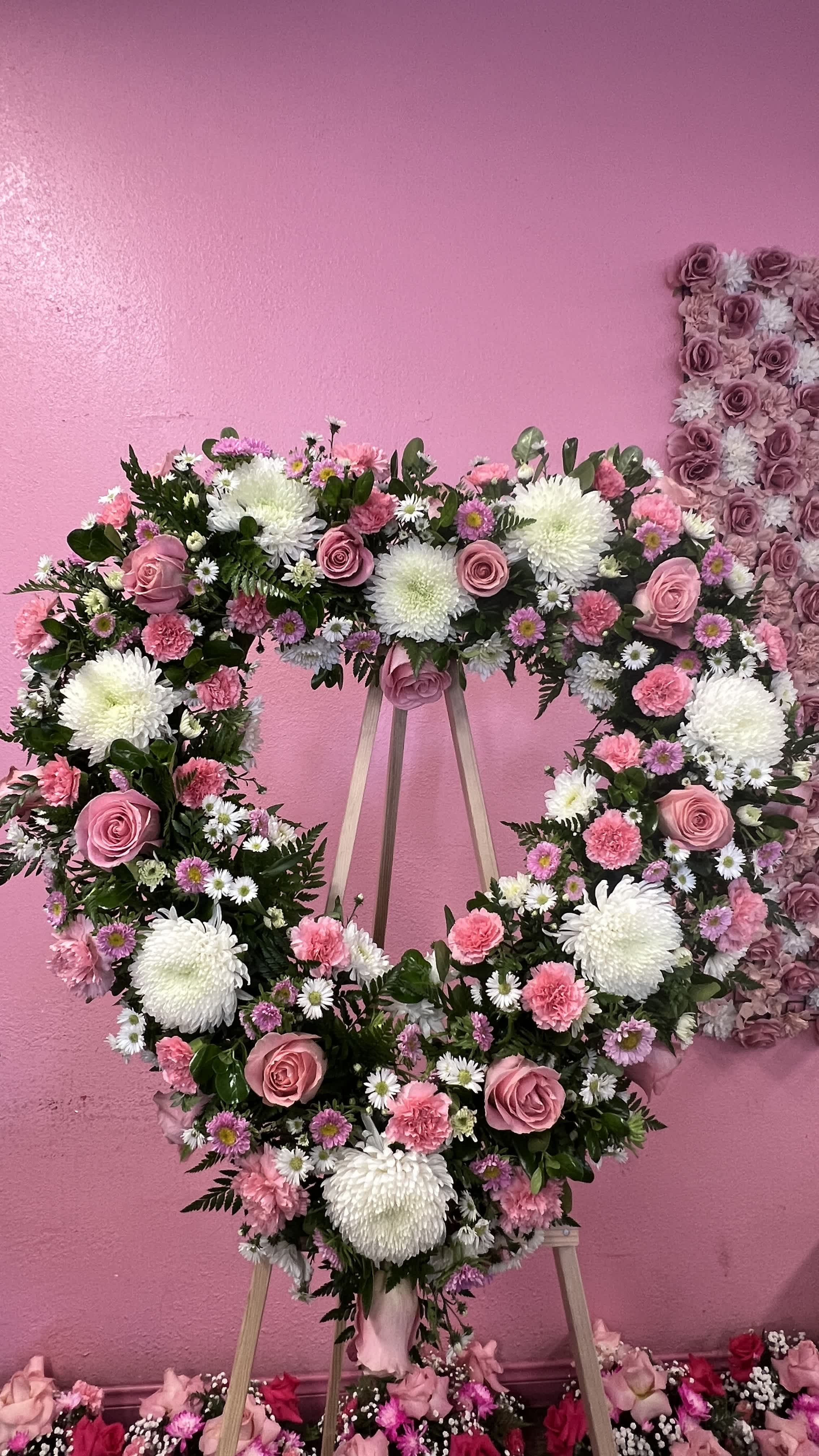 Medium Heart For Funeral - Funeral with white and pink flowers 