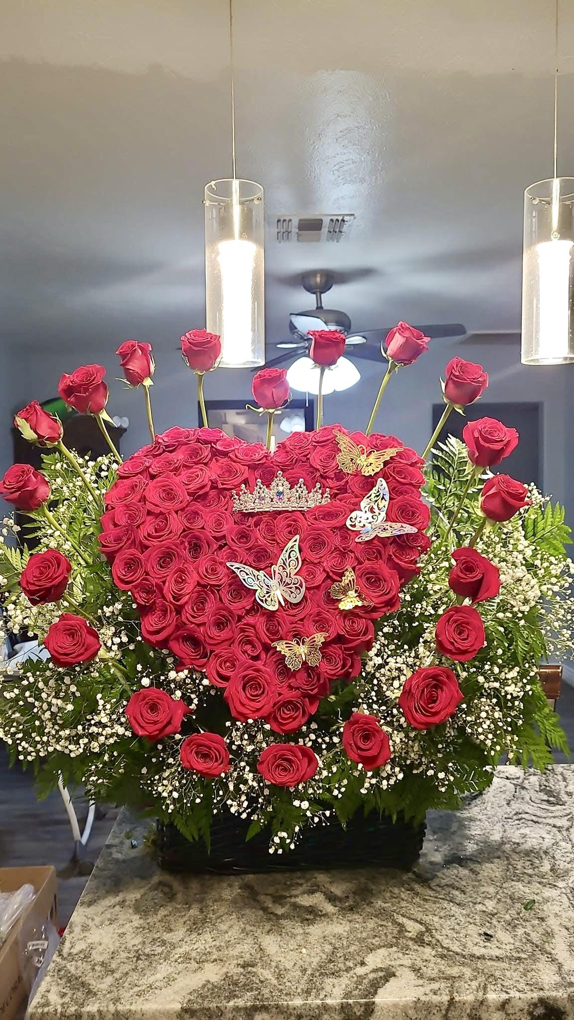Corazon de rosas Gigante - arreglo de corazon gigante derosas en 3D de rosas rojas en vase