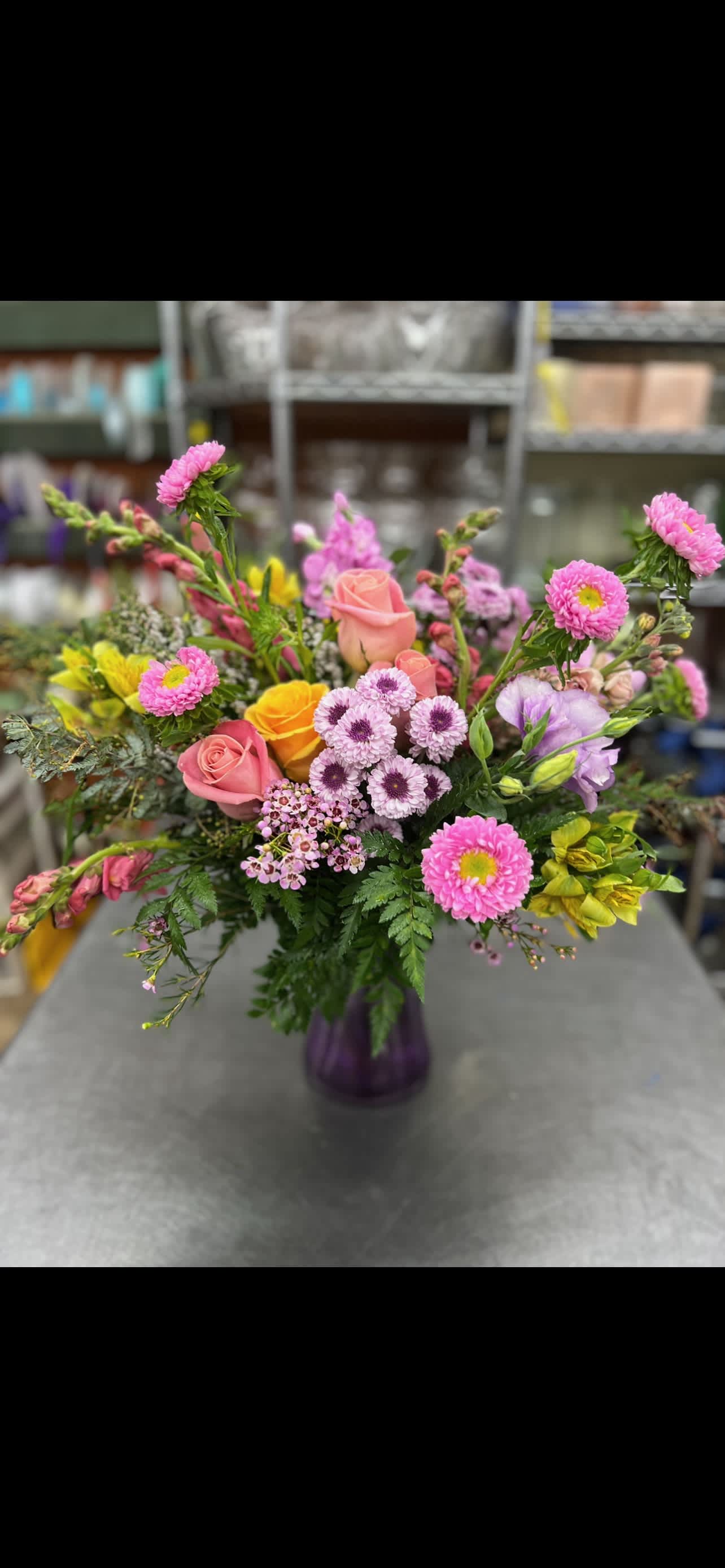 Lazy Daisy - Mix of flowers, Flowers may Vary in color and style do to the seasons and availability 