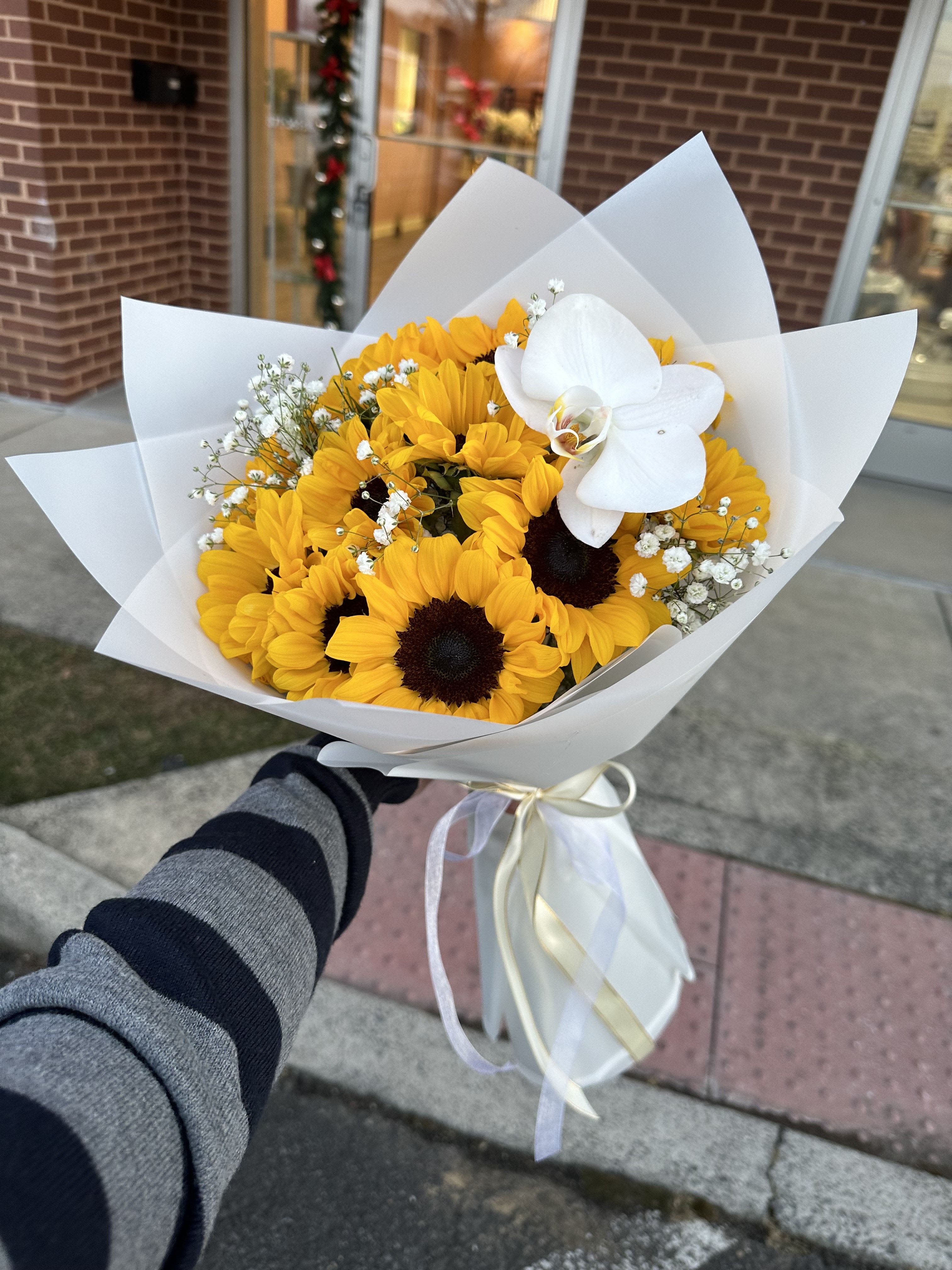 A1 - 10 mini or 5 large sunflower baby beath and 1 Orchid