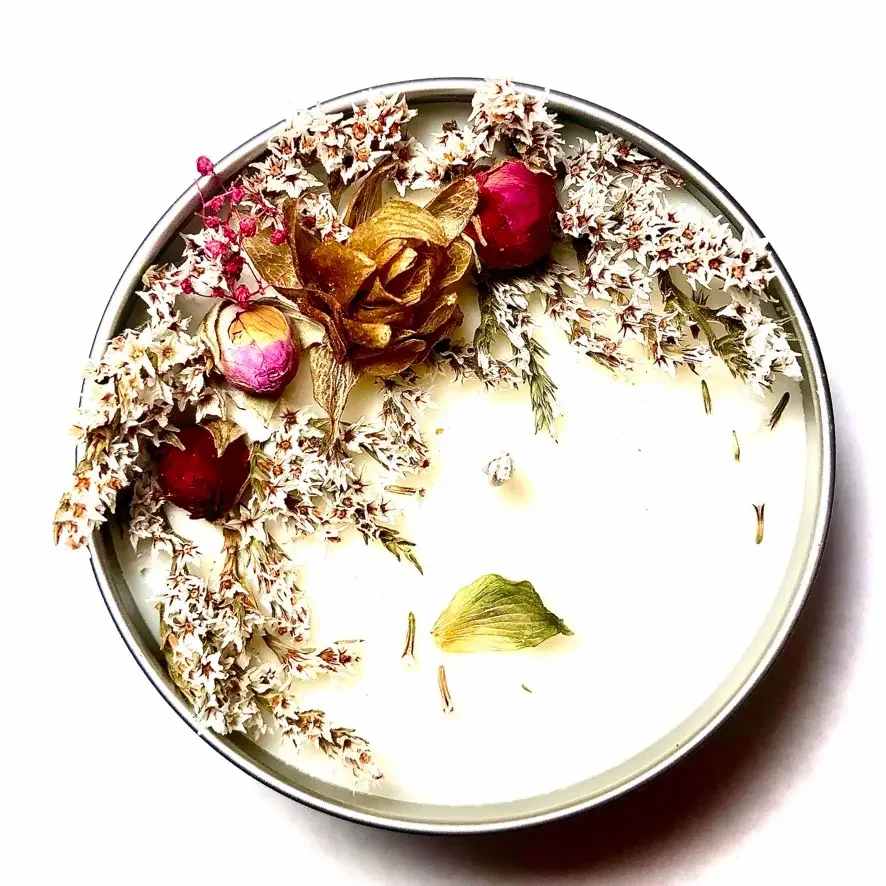 "Powdered Rose´" Botanical Floral Soy Candle 4 oz - A romantic and delicate arrangement of botanicals is nestled upon this hand poured soy candle; scented with a blend of powder and rose with floral notes. Three tin sizes available with round label. 2, 4 and 8 oz. Made with soy wax, cotton wick and phthalate free fragrance. Attributes &amp; occasions: wedding favor, bridesmaid gift, centerpiece, flowers, roses, pastel, easter, mother's day, birthday, get well, thinking of you, romantic, floral, aromatherapy, date night.2 oz tins measure 2.05 inches wide, 1.38 inches tall. 4 oz. tins measure 2.4 inches wide and 1.8 inches tall. 8 oz. tins measure 3.2 inches wide and 2 inches tall.  Keep candle free of debris and wick trimmings. Most or all of the floral and botanical decor may need to be removed before burning, especially those pieces closest to the wick. Trim wick to 1/8-1/4 inch before each use. Never leave burning unattended or within reach of children or pets.