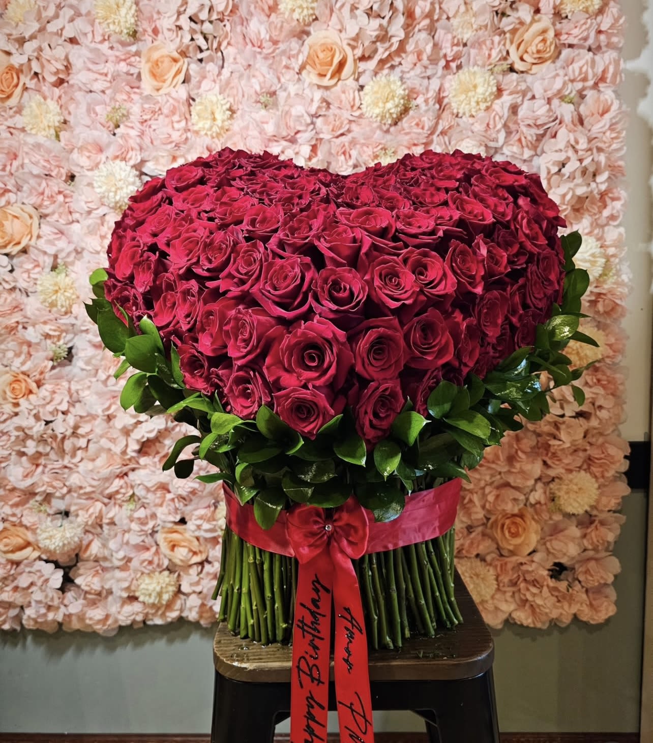 Mi corazon es Tullo - Standing Heart wood arrangement. Meet our sweetest and most extraordinary standing heart-shaped arrangement. This piece of art surely can deliver countless smiles and joy to your loved one. This stunning heart is also perfect for your event decor making a jaw-dropping statement to your guest. Rose count: approx 150-200 or 300 Pure Ecuadorian Roses. Height: Approx 22in