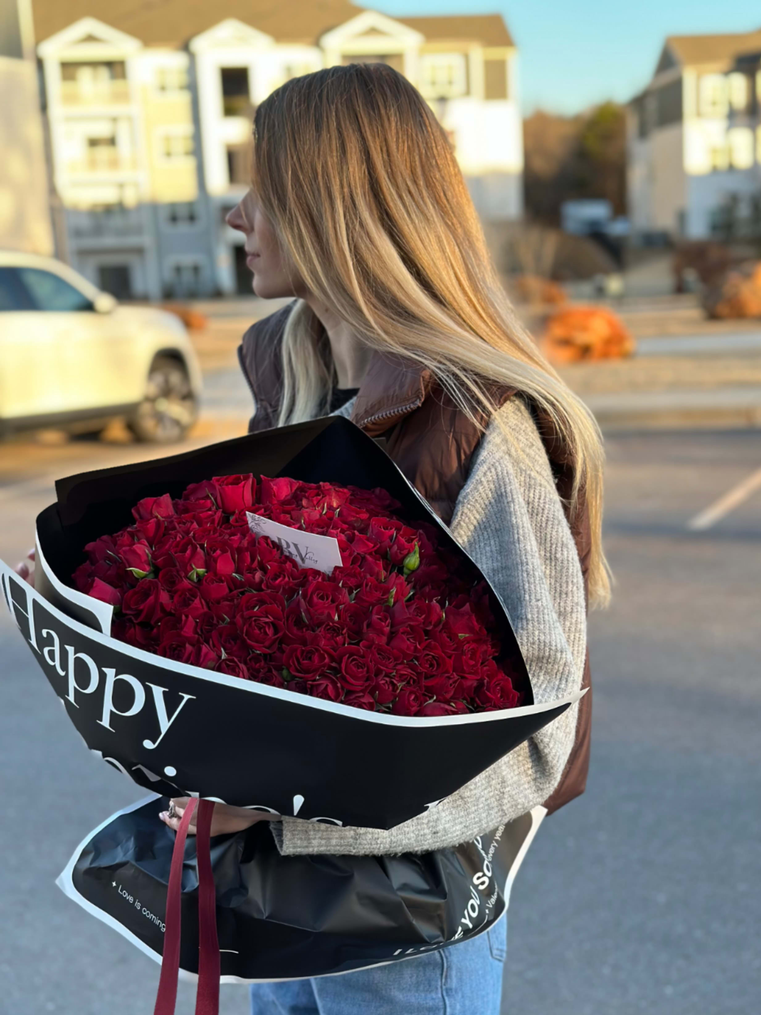 Velvet Promise - An abundant bouquet of deep red roses, rich in color and emotion. Each bloom speaks of passion, commitment, and unspoken promises, coming together in a bold yet elegant arrangement. Velvet Promise is created for moments when love feels certain — a powerful gesture of devotion, desire, and timeless romance. Perfect for Valentine’s Day, anniversaries, or when you want to leave a lasting impression.