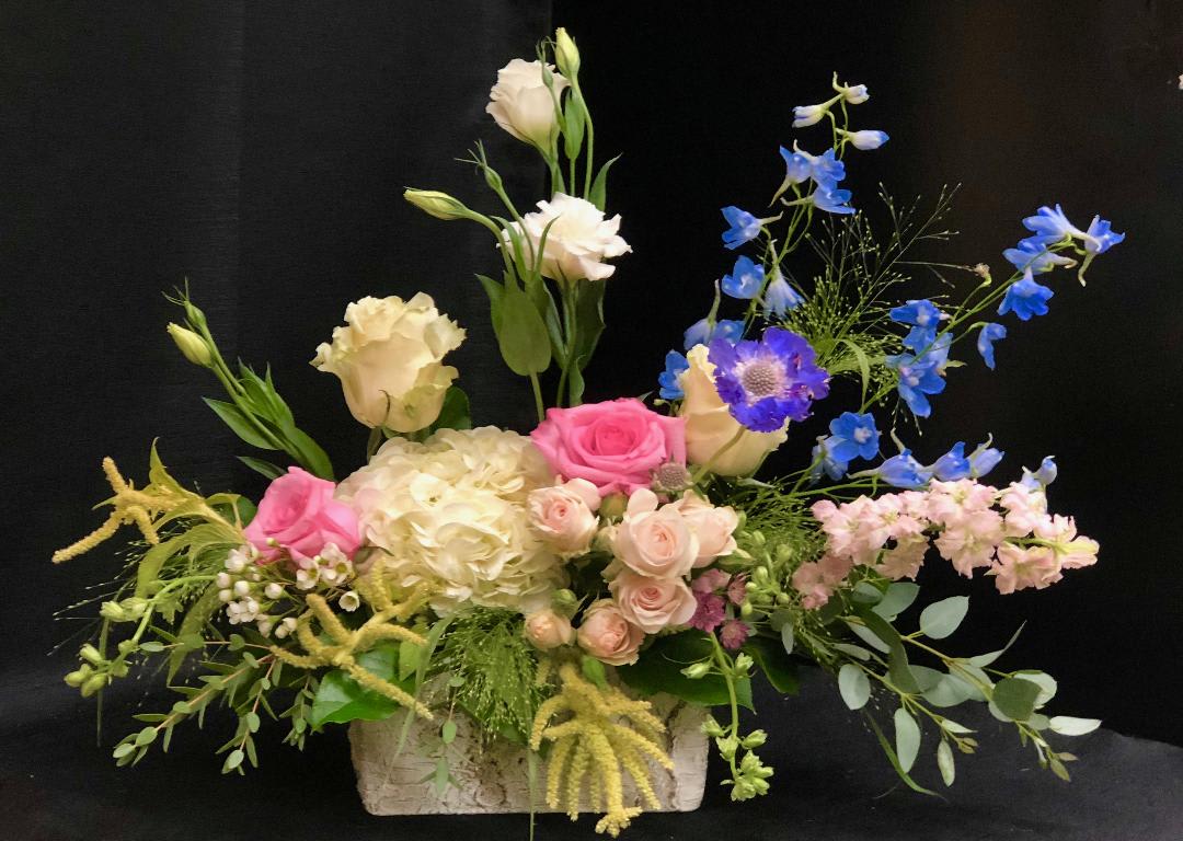 THE BLUE CAFE - Adorable display of a beautiful European style arrangement 