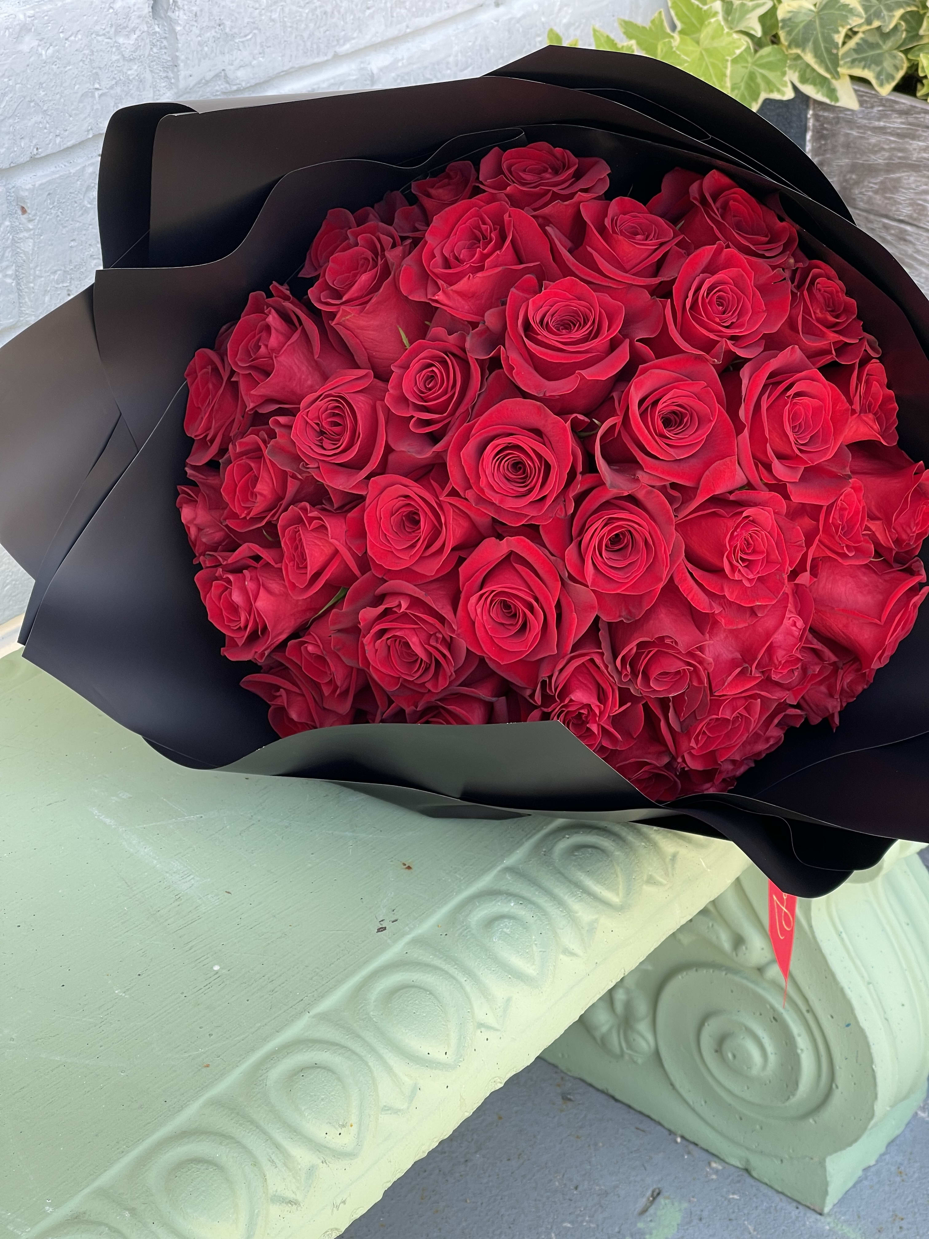 50 rose Classy Ramo Bouchon  - 50 roses in your color choice and color paper 