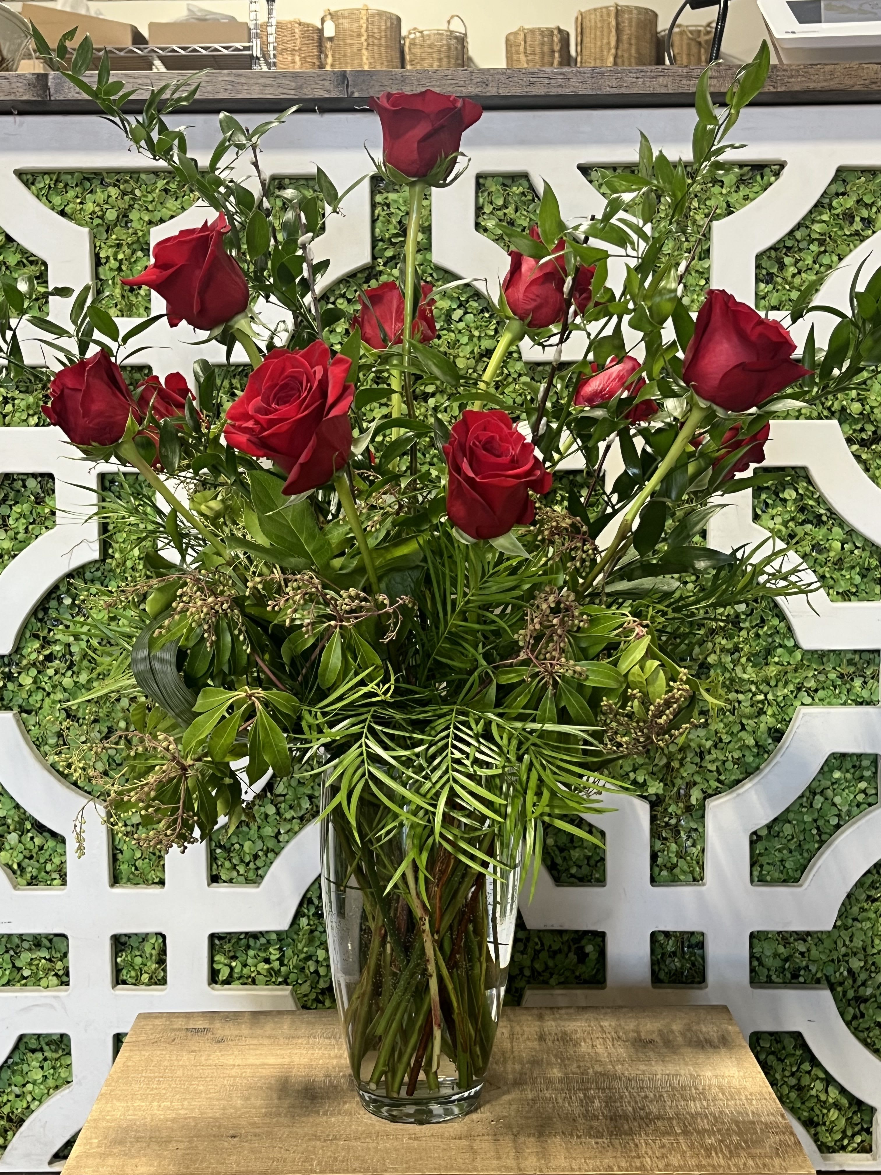 Flirty Dozen - 12 long stem roses