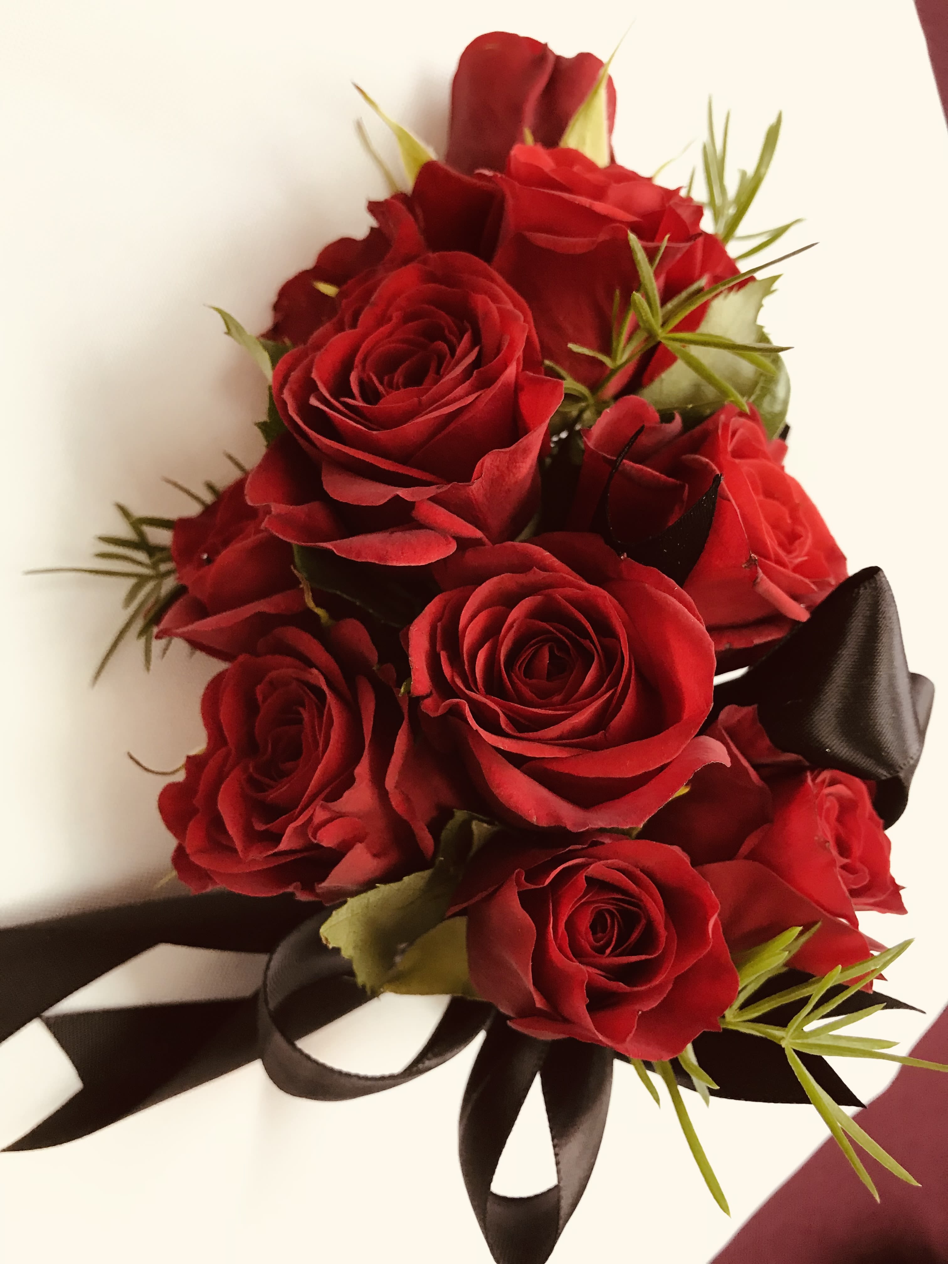 RED - RED SPRAY ROSES