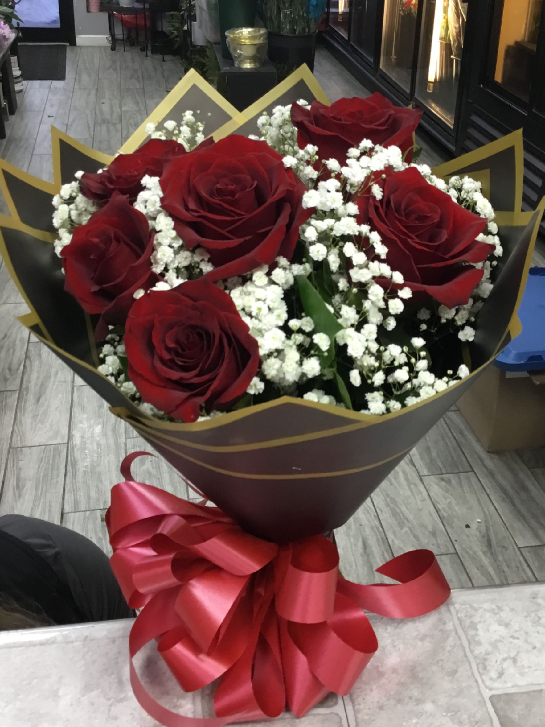 LOVELY BOUQUET  - BOUQUET WITH 6 RED ROSES AND RUBBON 