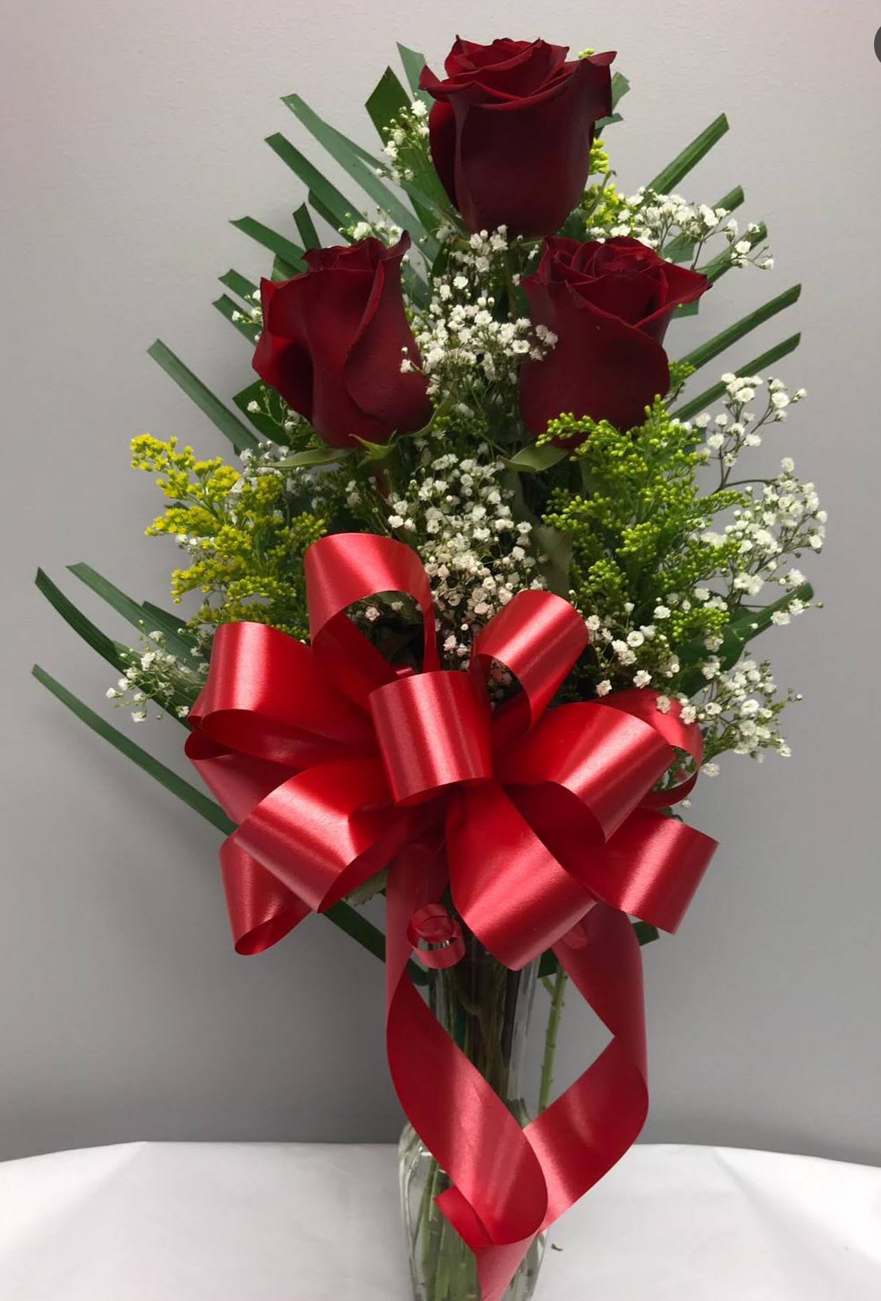 RED BASE  - Beautiful arraignment with 3 red roses and ribbon 