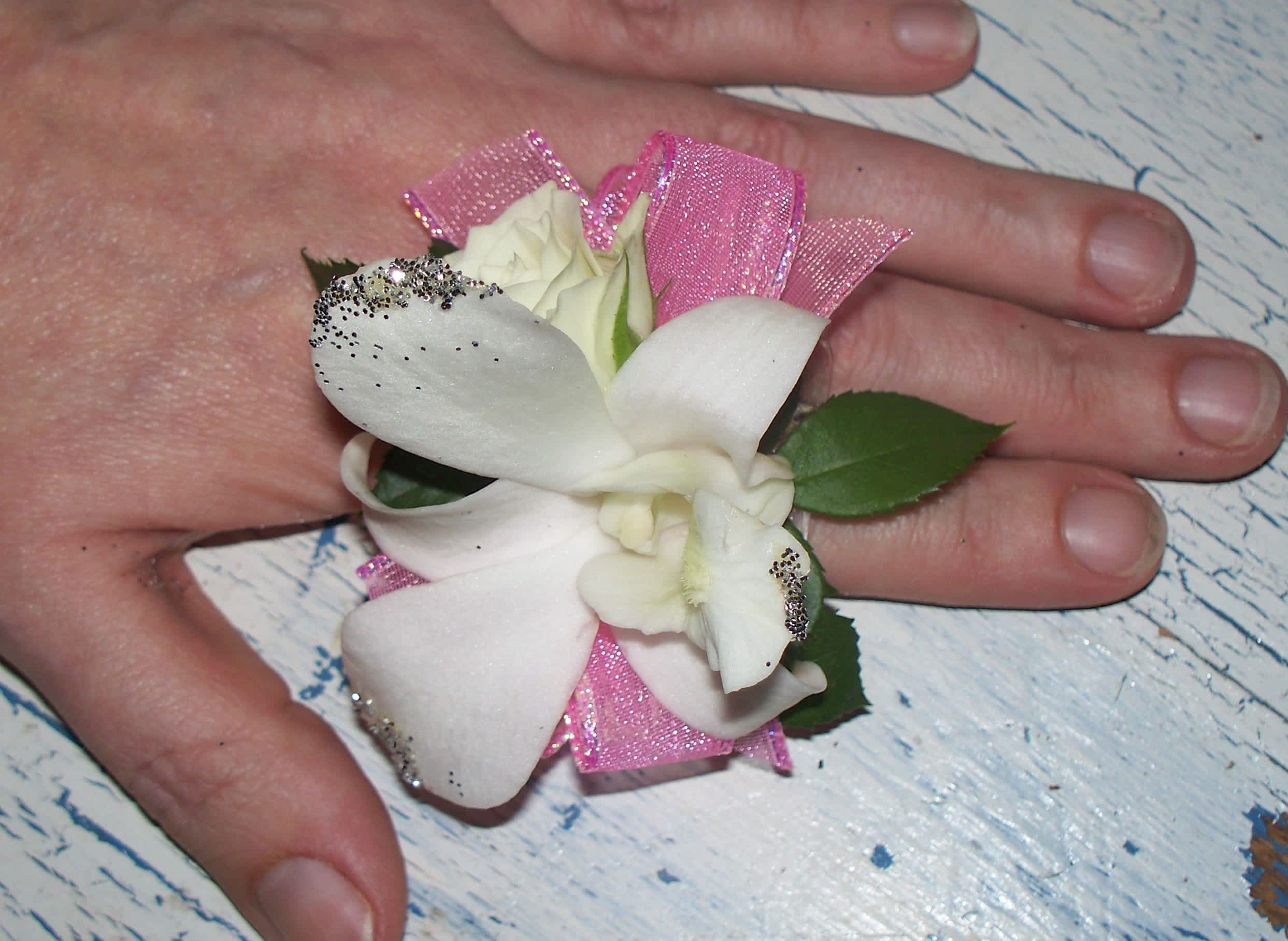 Orchid Ring - Matching jewelry to your wristlet... uh, YES please.