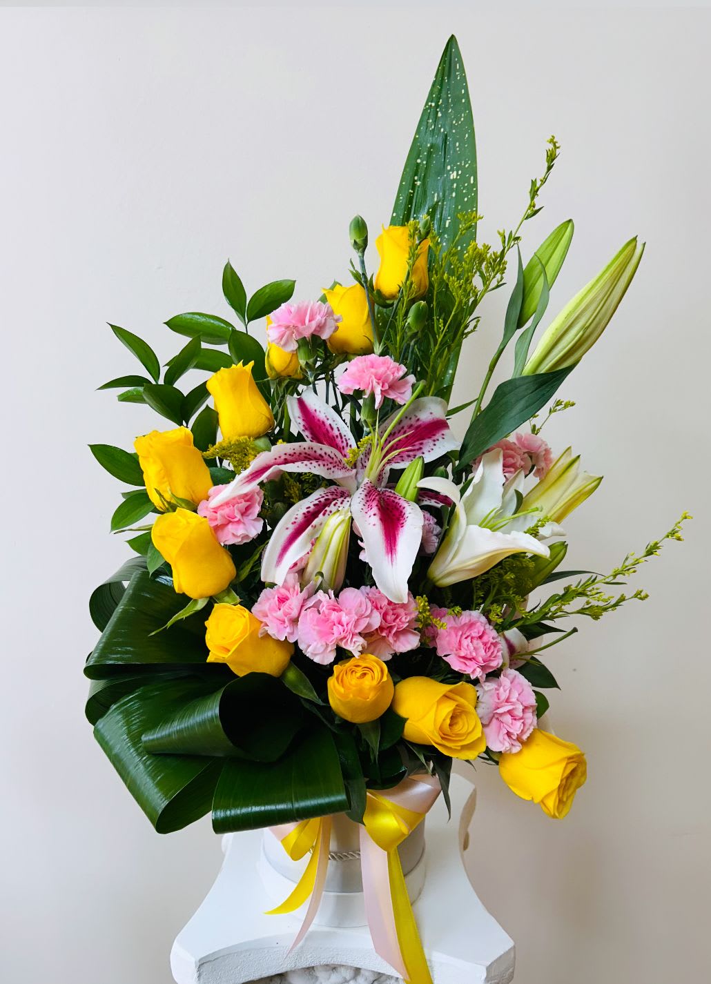 Yellow floral arrangements - Arrangement with Yellow Roses, Lilis, carnations, foliage, green, ideal to surprise on any occasion