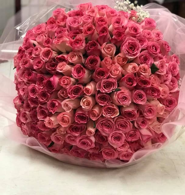 200 Roses "Grande Bouquet" - 200 long stem roses bouquet.