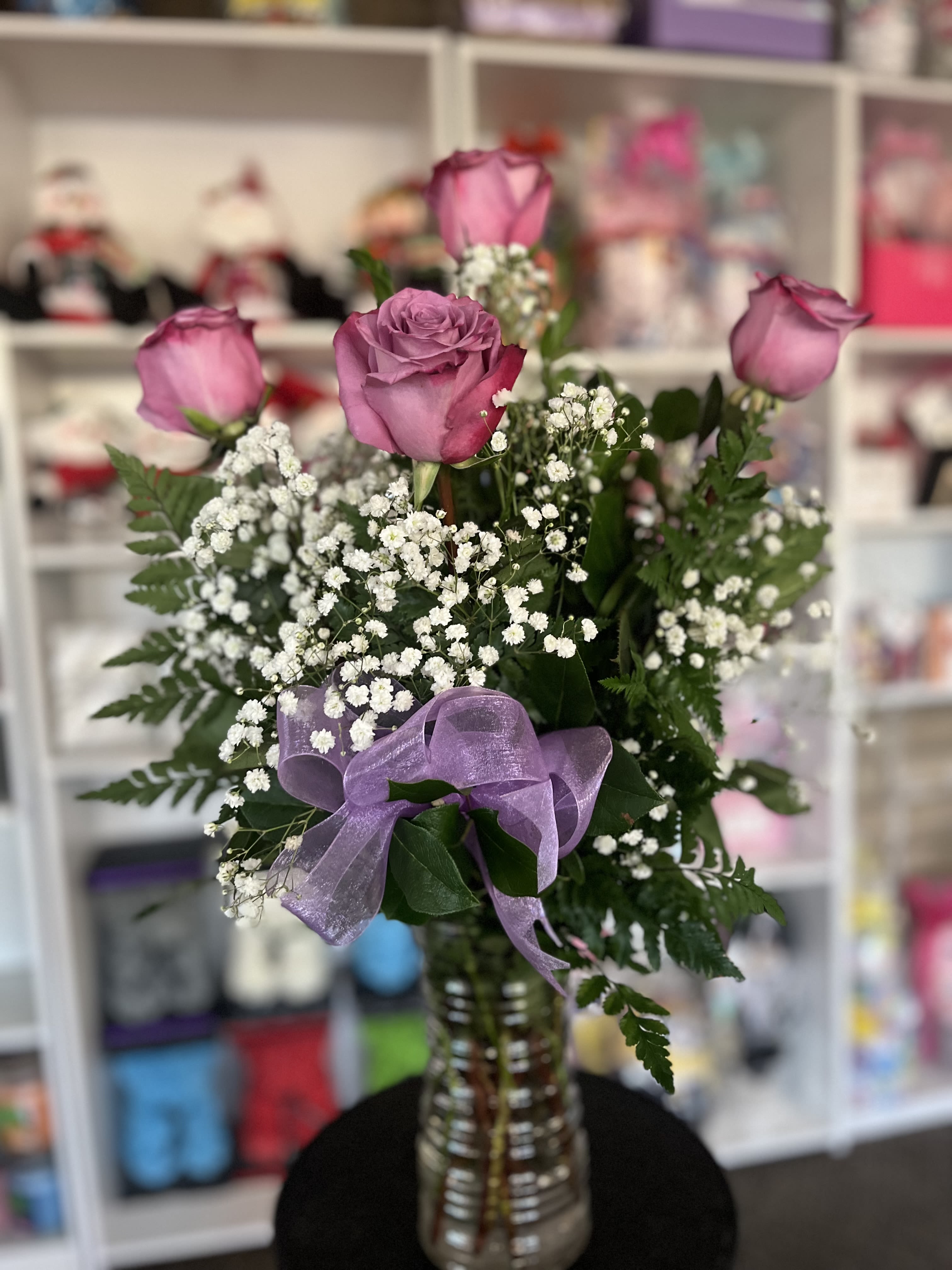 Lavender Roses  - fresh Six lavender roses i clear vase 