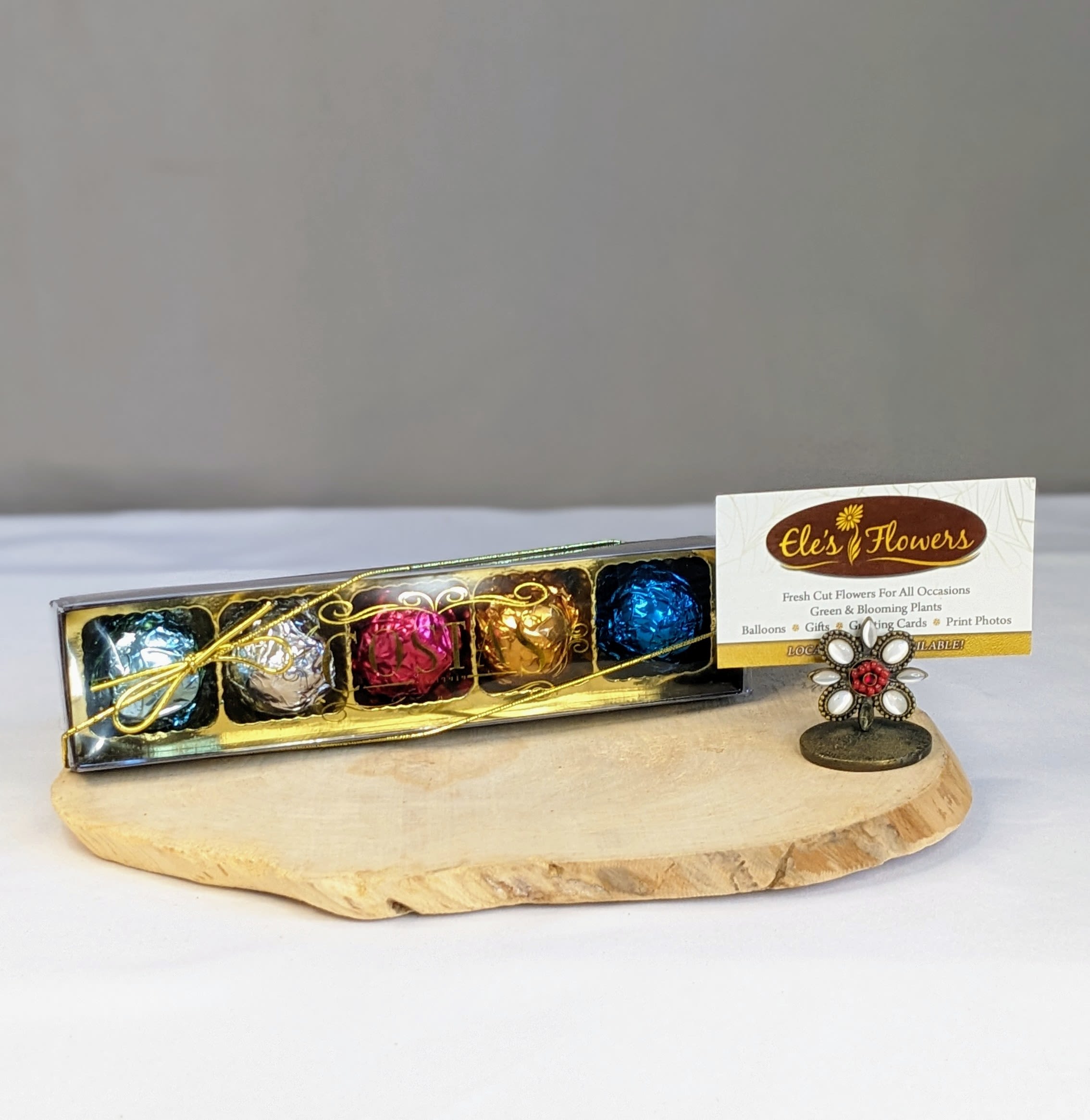 Costas - 5 Piece Truffles - Our truffles begin as velvety soft flavored orbs of chocolate, which are then hand-dipped in milk, dark or white chocolate. Costas truffles are sure to please everyone.   For a five-piece box, it includes one caramel truffle, one milk chocolate truffle, one dark chocolate truffle, one raspberry truffle, and one amaretto truffle.