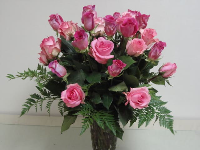 3 Dozen Roses - 3 Dozen roses in a vase. - Color can vary 