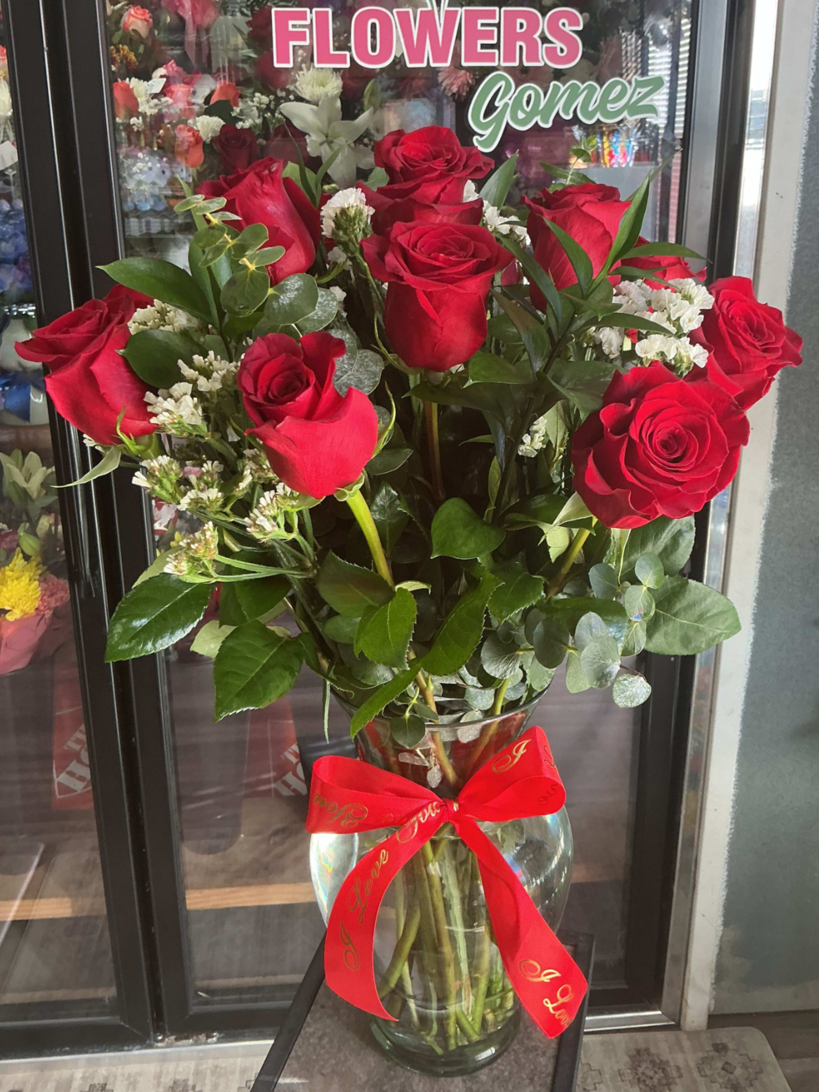 "I love you" Dozen Roses - A great way to show your love one with a beautiful jar of red roses and some green that will add a plus 