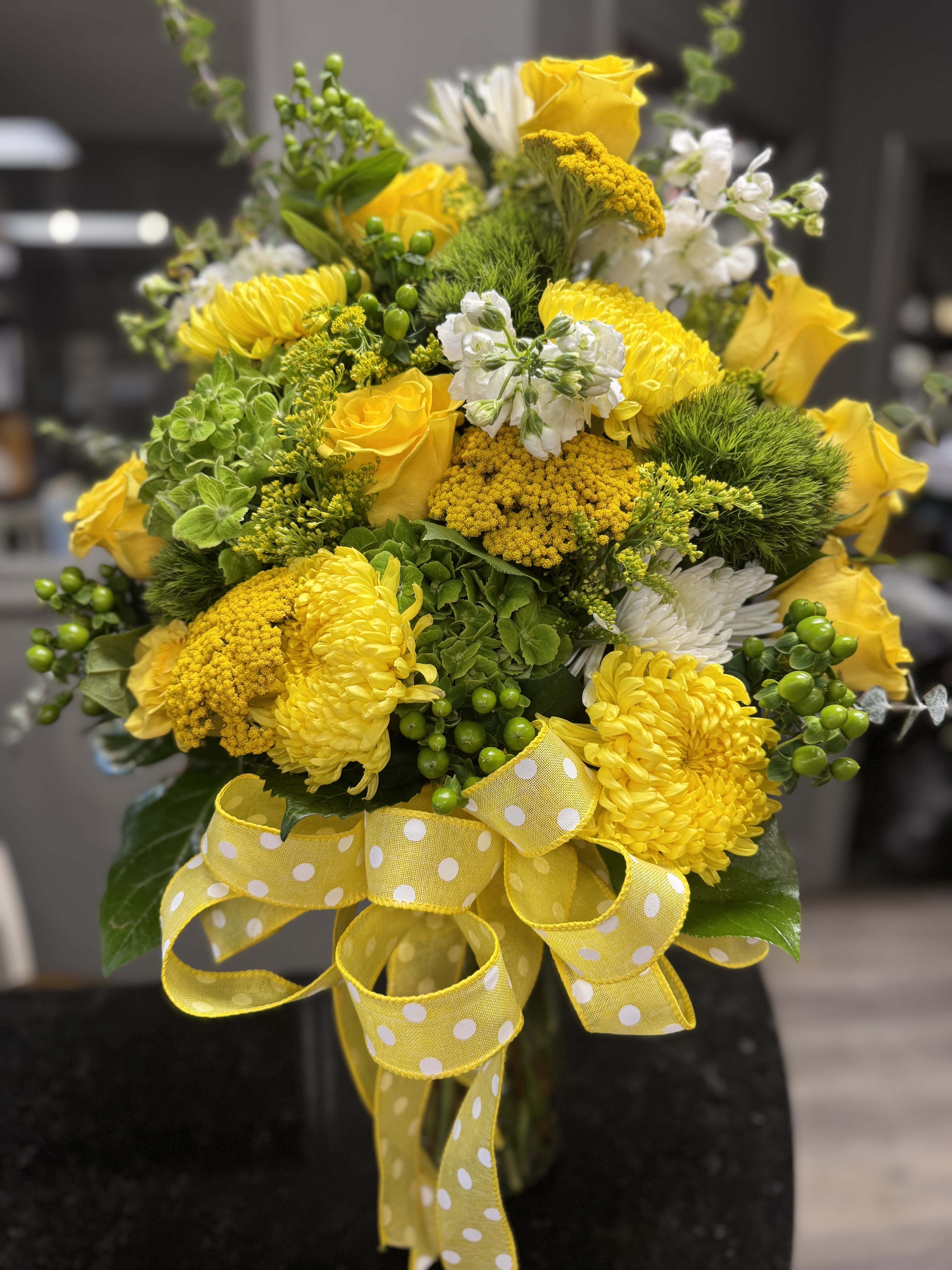 Sunset Dream - One-sided bright and beautiful yellow, green and and white floral