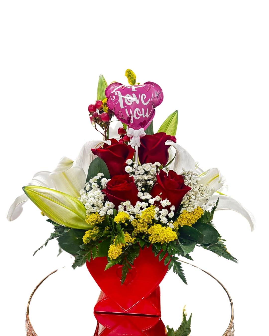 Latidos de corazón  - Beautiful table arrangement on a heart-shaped plastic base with a red rose