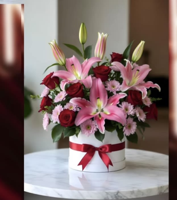 Luxury lilys - Luxury box with pink lilys and roses