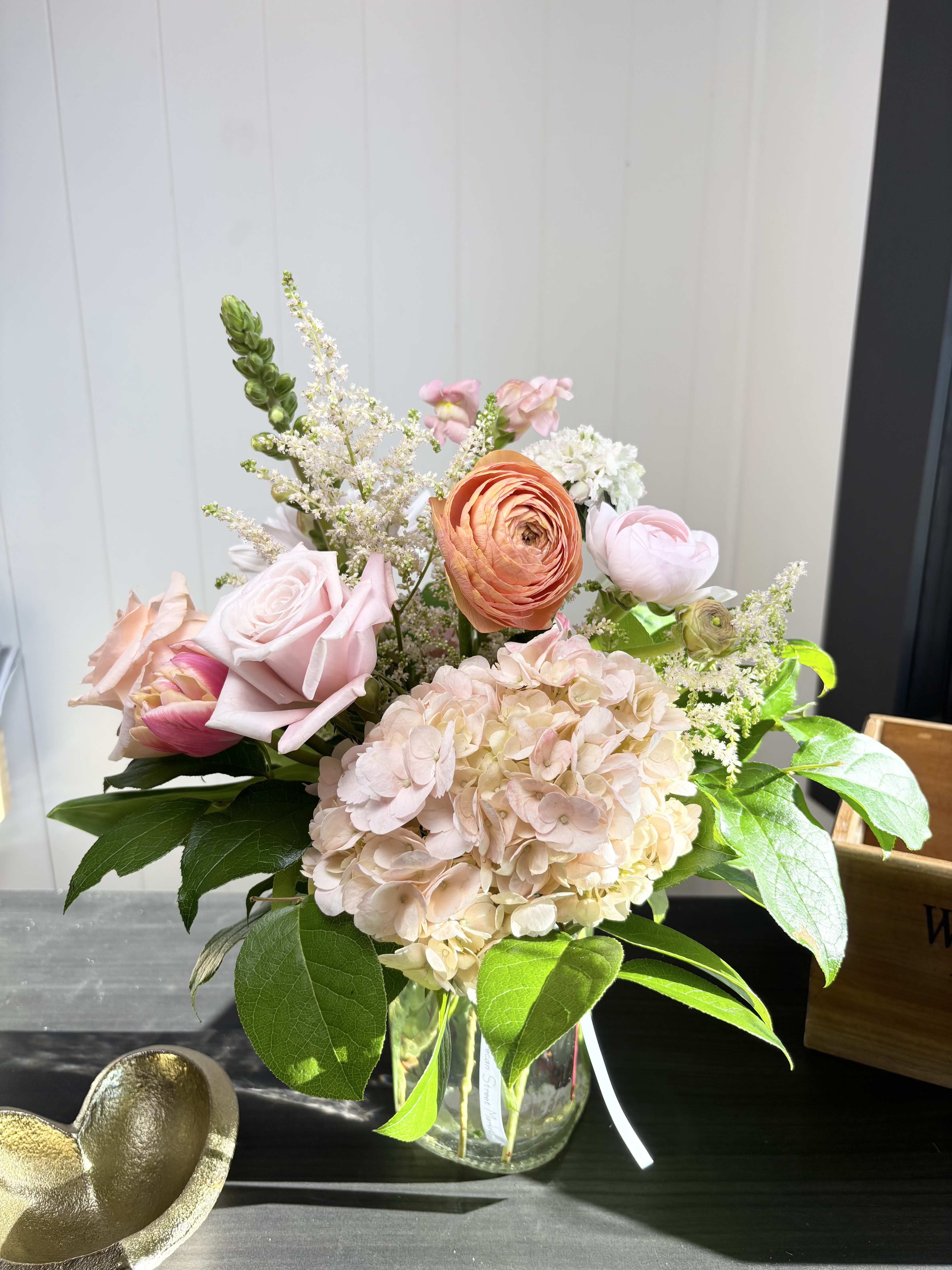 English Garden - An elegant arrangement full of beautiful blush tones that would be a perfect romantic gift for your special someone. 