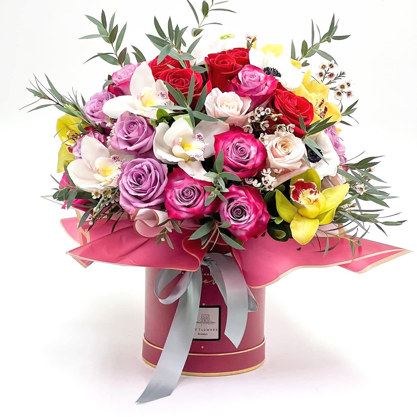 Rose Morning - mix color roses with orchids.