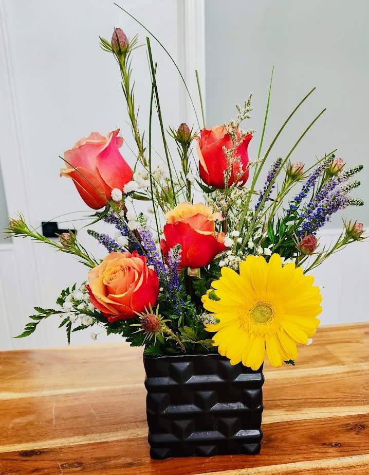 Orange Kiss - Orange fire and ice roses and yellow gerbera daisies in a vase.