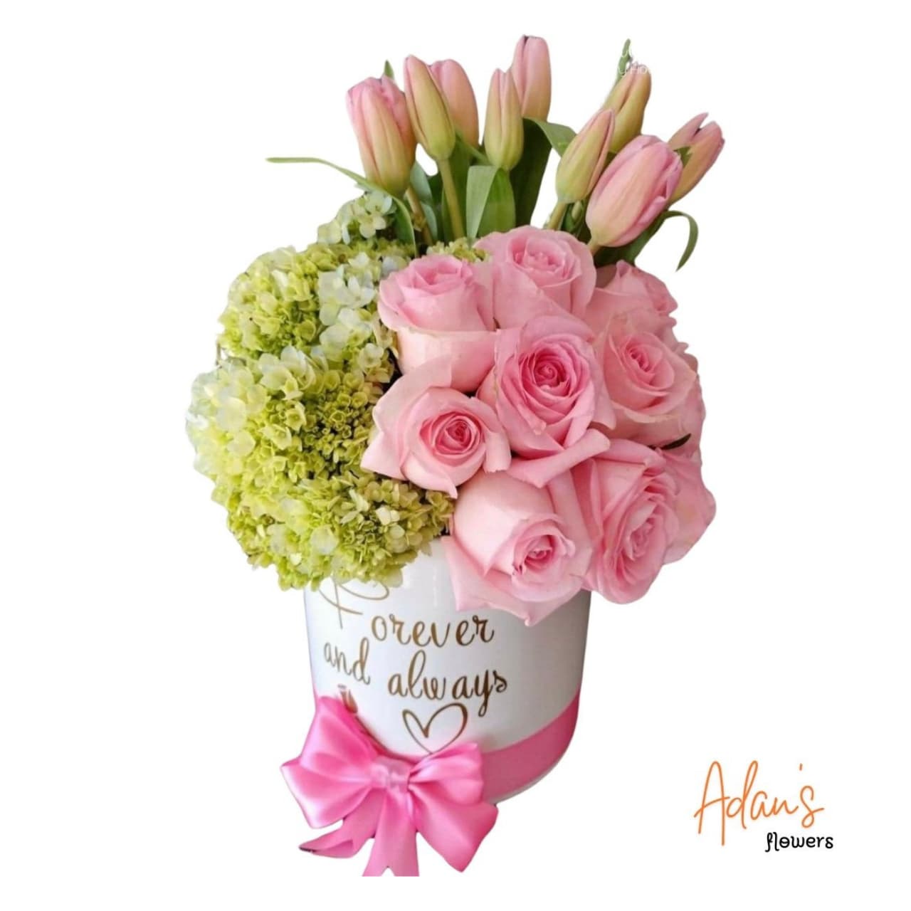 Forever Pink - Elegante caja floral con una hermosa variedad de flores frescas, cuidadosamente arregladas para crear una presentación moderna y sofisticada. Perfecta para cualquier ocasión o situación