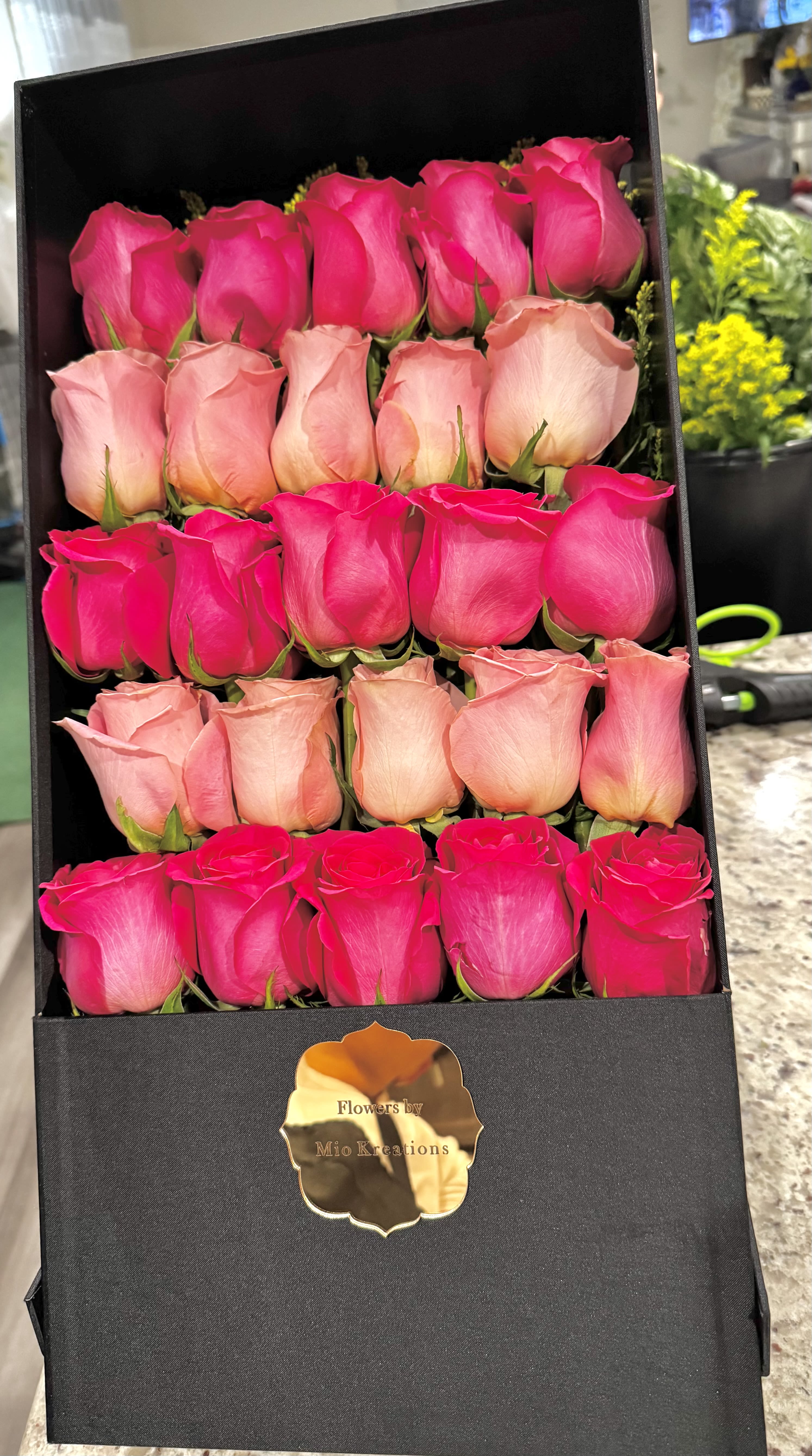 SURPRISE BOX STAND UP  - BEAUTIFUL STAND UP BOX WITH 25 PREMIUM IMPORTED ROSES, YOUR SELECT  THE COLOR OF THE ROSES, BOX AVAILABLE IN BLACK OR WHITE 