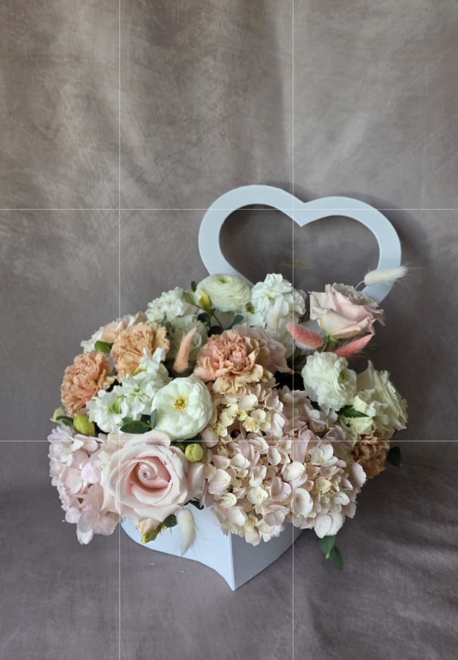 In my heart - Soft colors flower collection in white or pink hearts. 