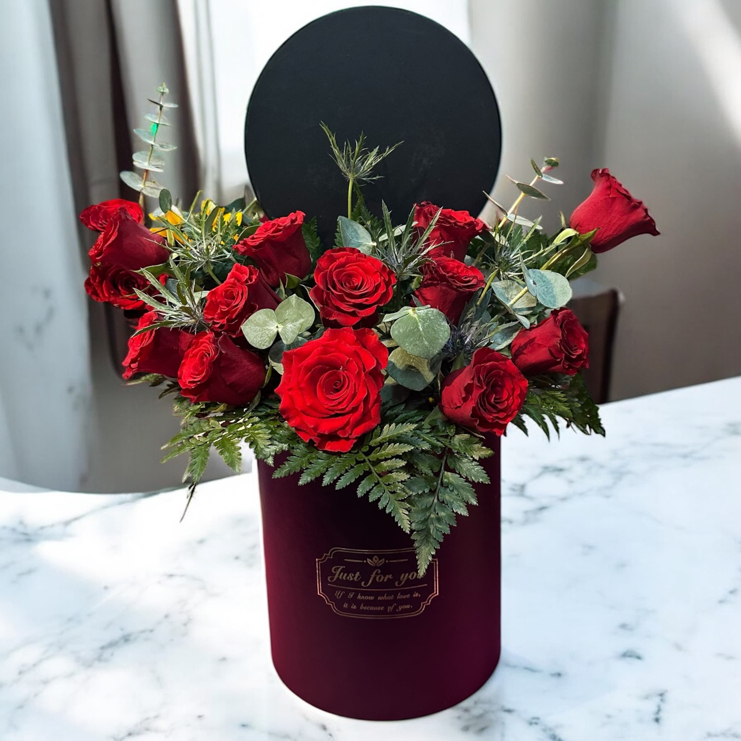 box love - box of red roses ideal for any occasion, with eucalyptus that gives a very elegant aroma