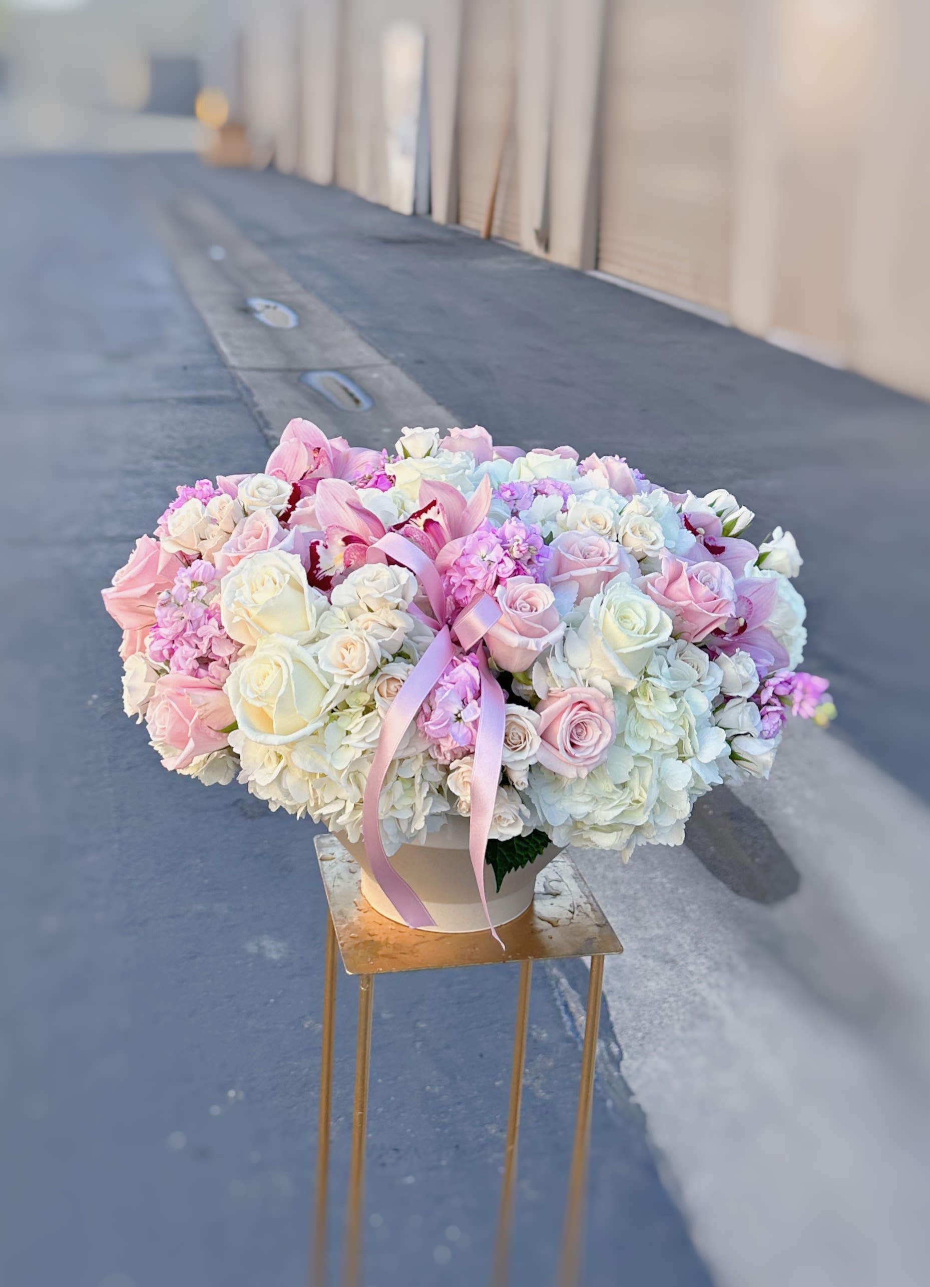 Marshmallow arrangement - Arrangement in pinks and white 