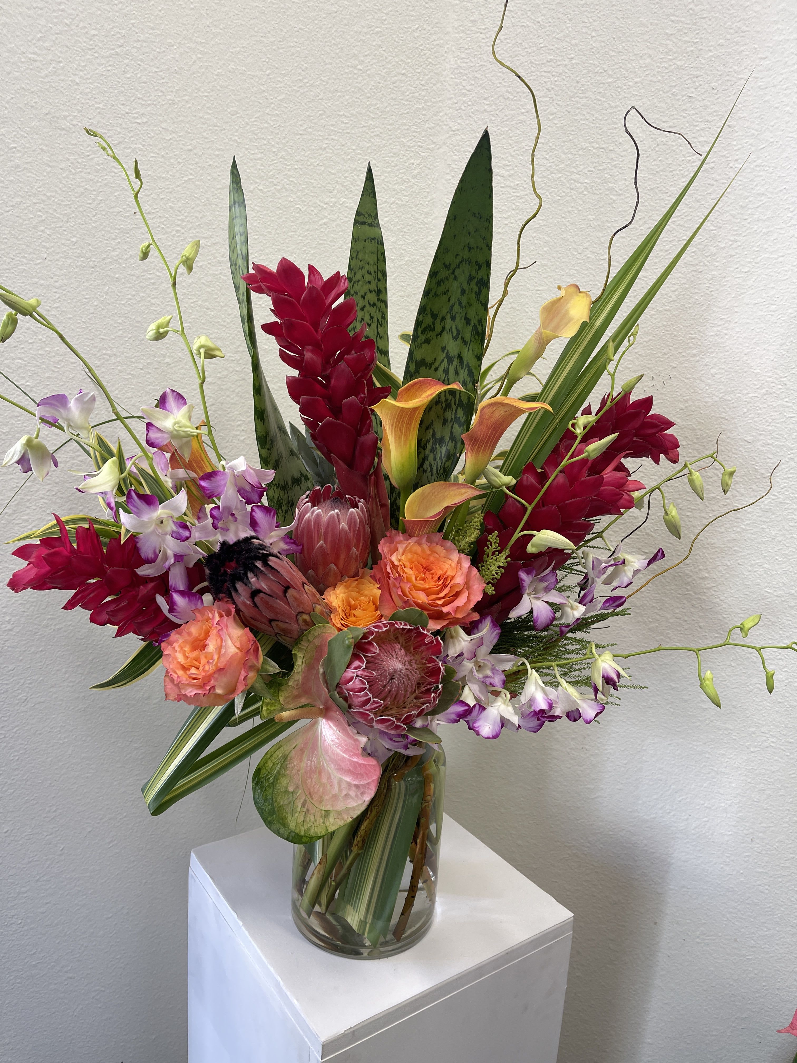 Road to Hana - Bring me to the tropics. Flowers may vary