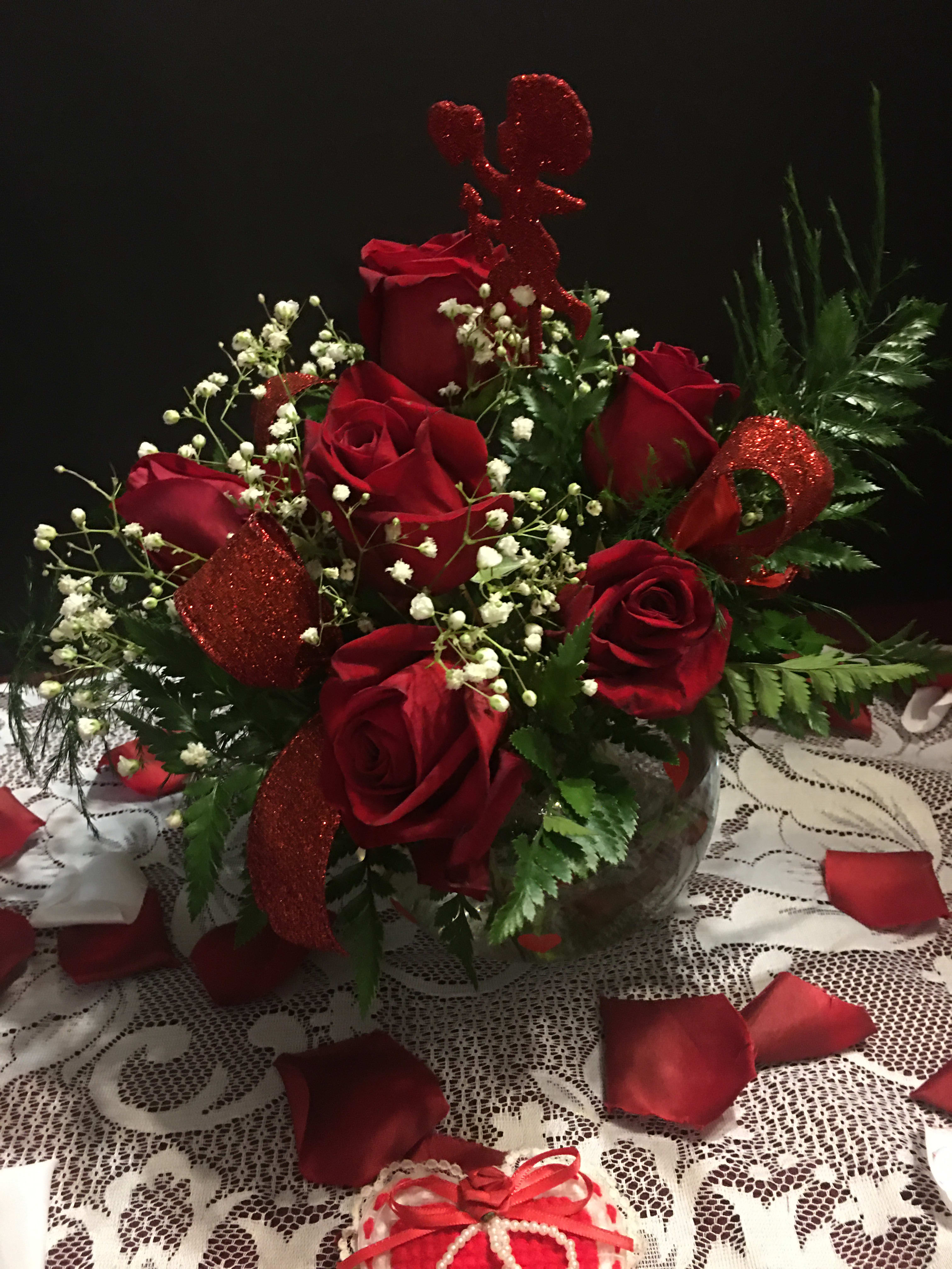 Valentines Specials - 6 roses arranged in a decorative vase