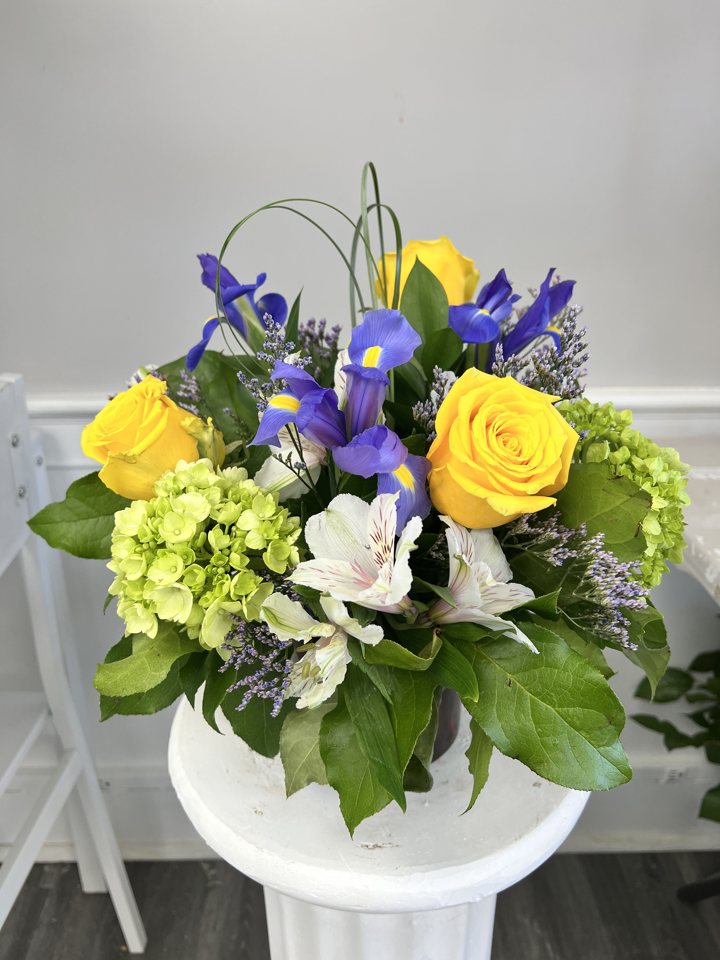 Rays of Joy  - bright, uplifting, joyful mix. perfect for celebrating happy moments, sending  encouragement, or simply making someone's day a litter brighter.  colors may vary 