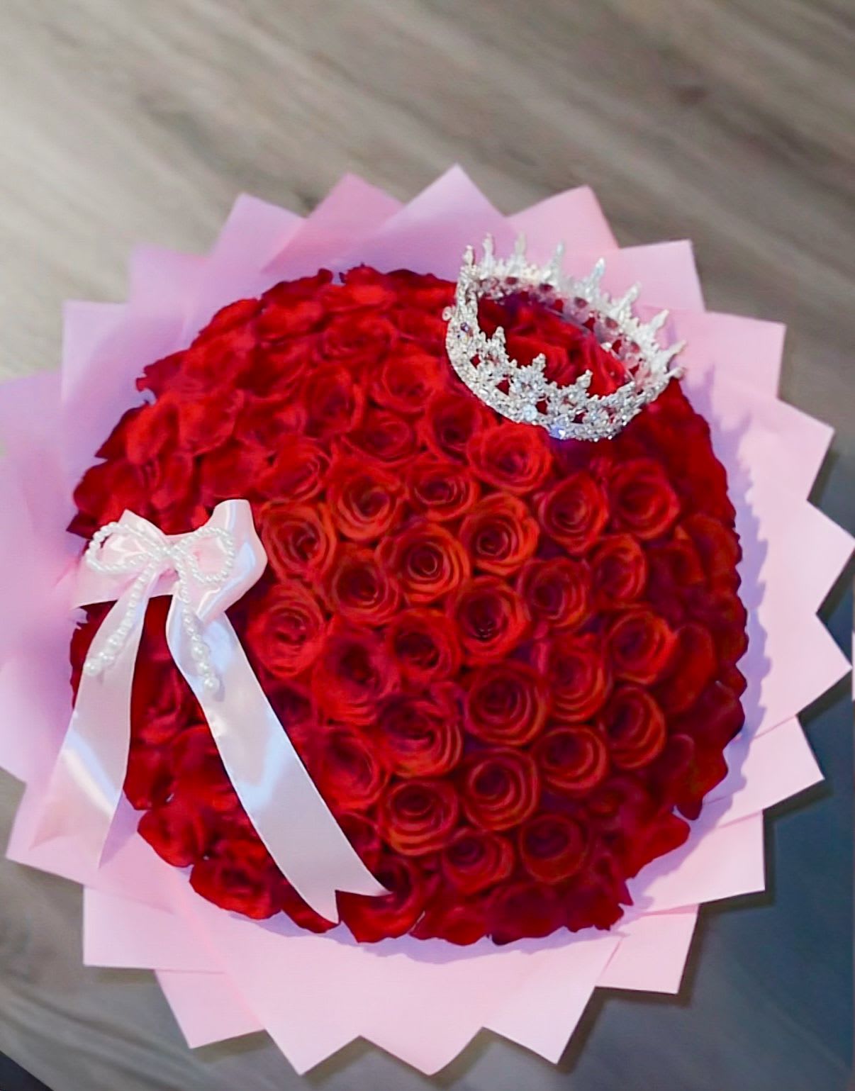 Lavish bouquet - One dozen red roses bouquet arrangement, desingned with a touch of romance ,elegance. 
