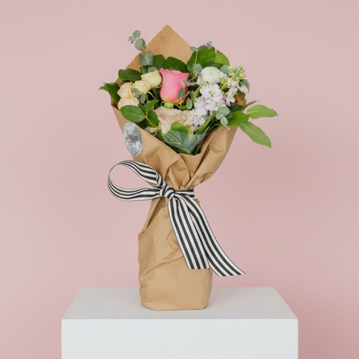  42 | Bouquet Enveloppe´ de Fleurs Brun - grande | Wrapped Bunch - Seasonal blooms and foliage packaged in a classic brown market paper. Includes water tubes so the flowers will stay fresh.