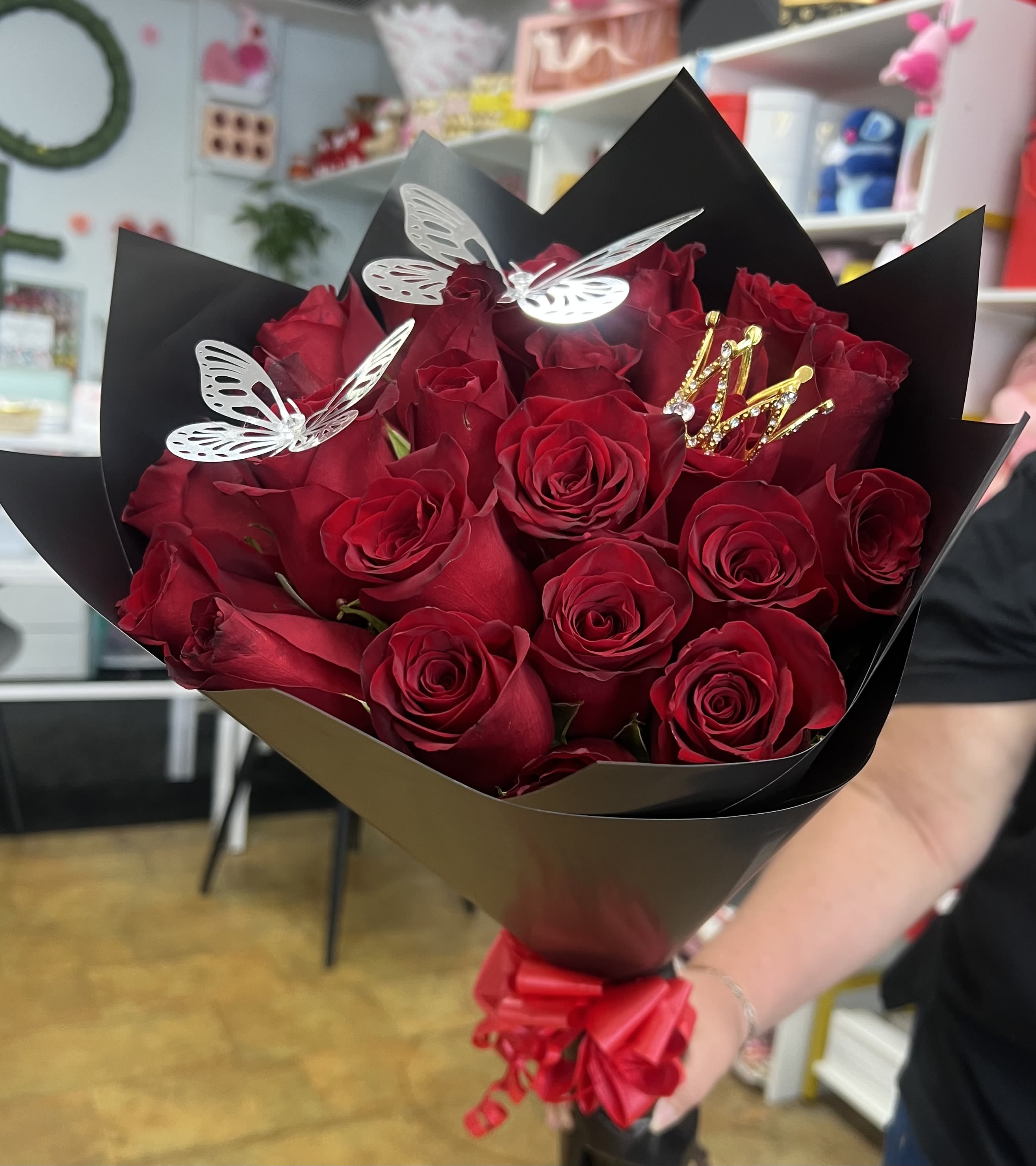 25 corazones - buchón de 25 rosas mas accesorios mini corona y mariposas