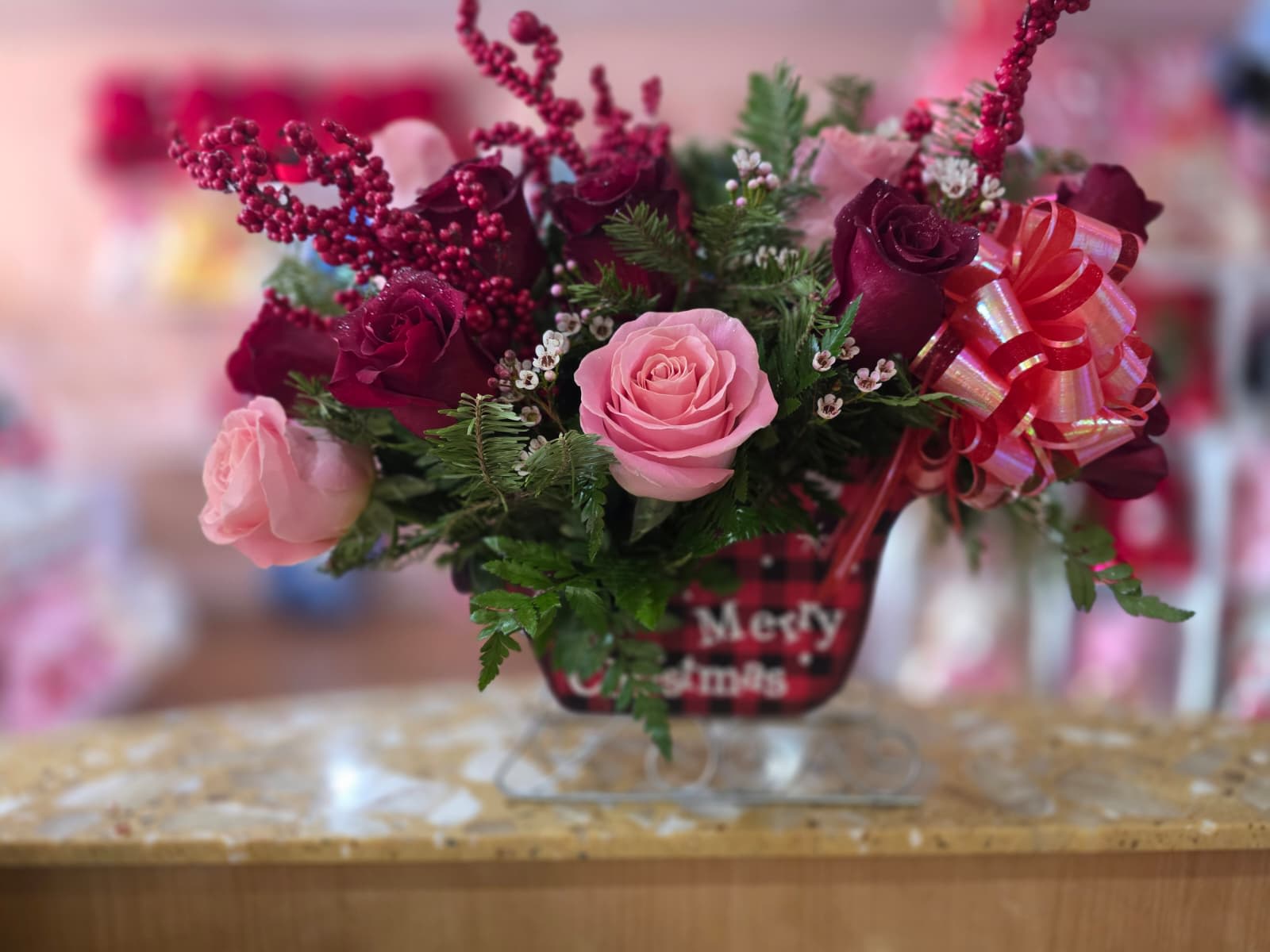 Small Christmas sleigh - Beautiful Christmas sleigh made of red and pink roses, decorated with mini red cherries and a green pomps.