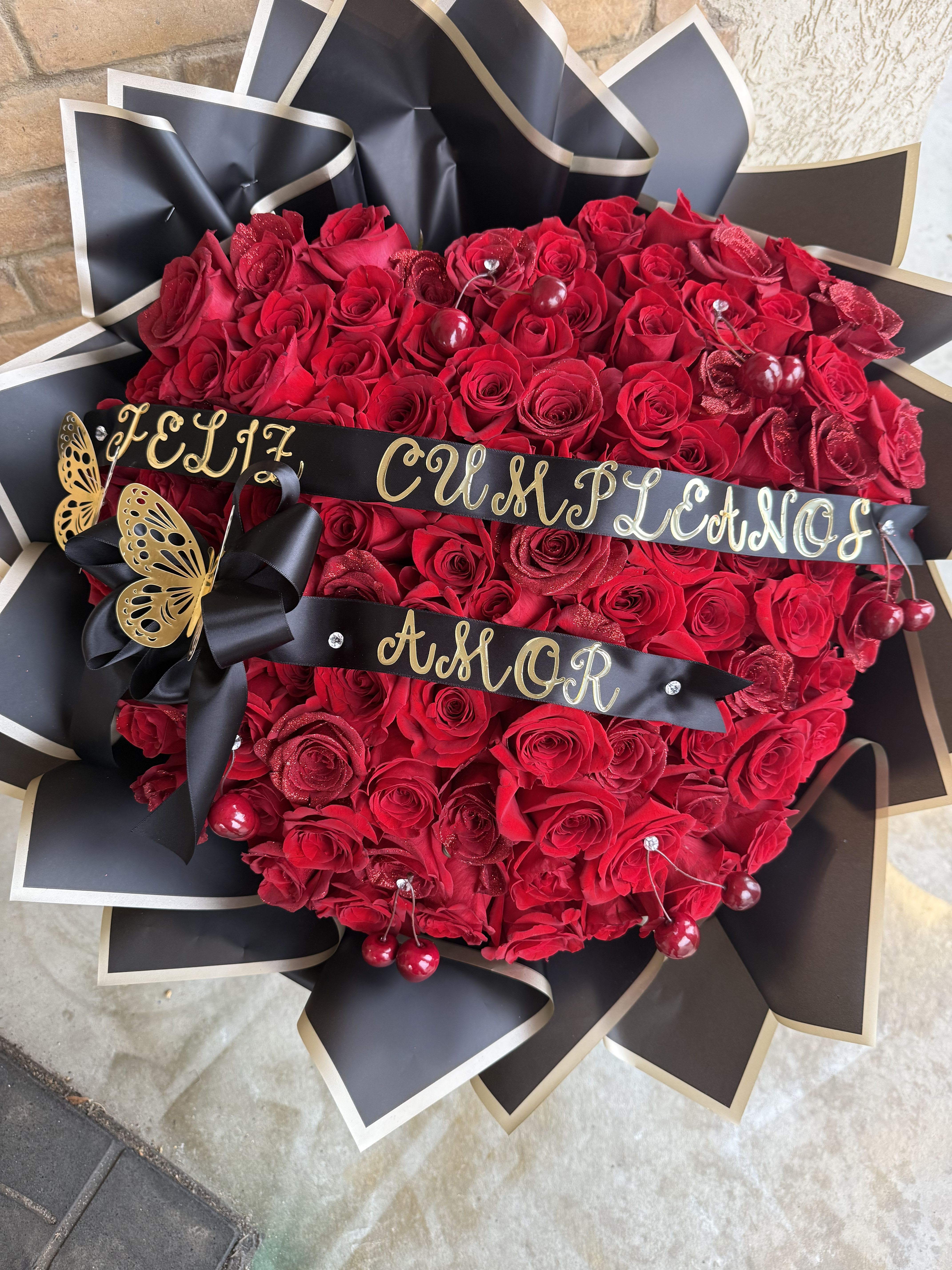 Ramo buchon 100 rosas - Ramo buchon  you pick the color Red Whithe Lavander  Pink  Or yellow