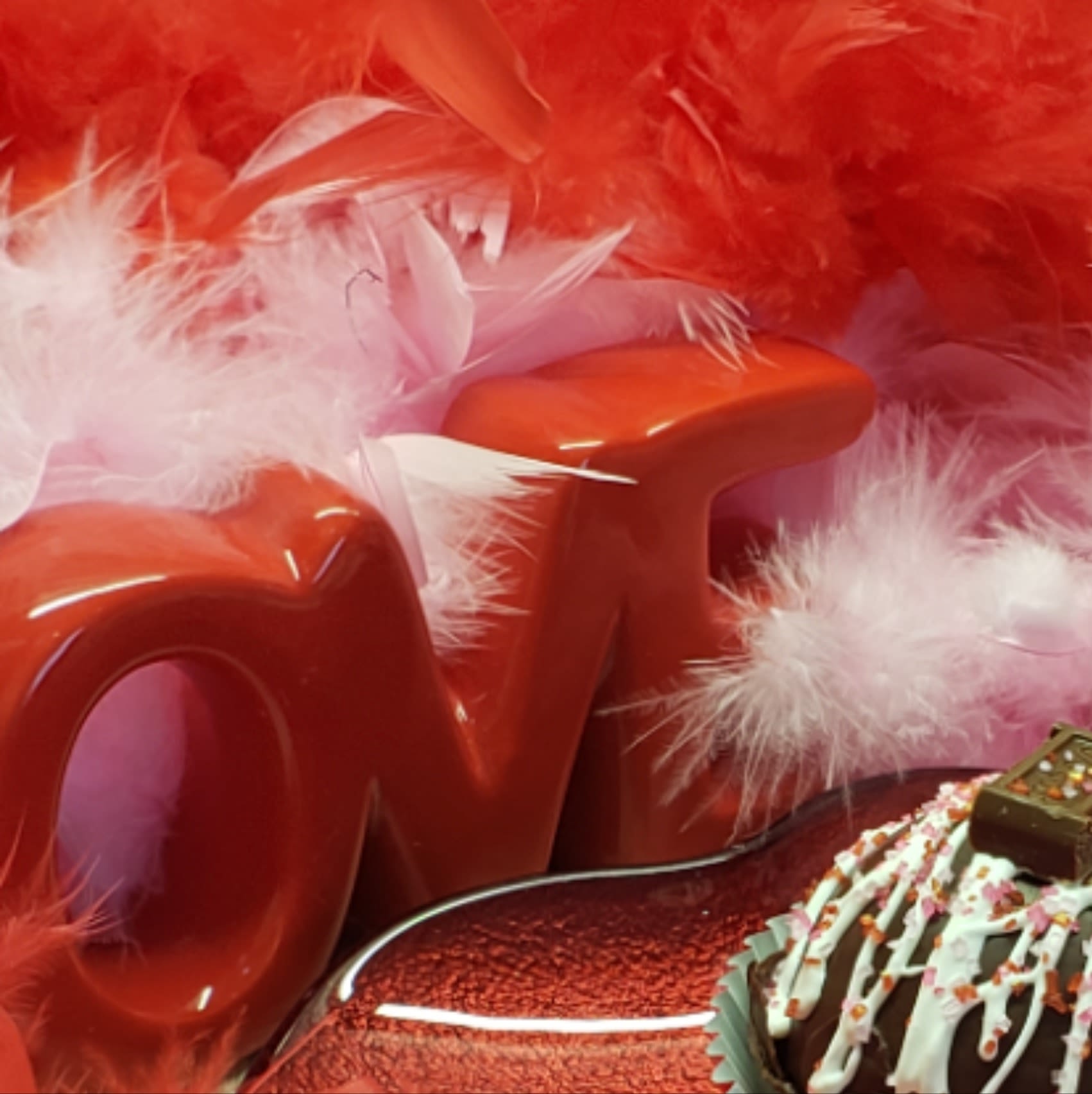 Valentine's Mixed Box - 8 PK - Get all your favorite Valentine's goodies in one mixed box!  Contains 2 each:  strawberries, chocolate covered oreos, buckeyes, and  dipped pretzels