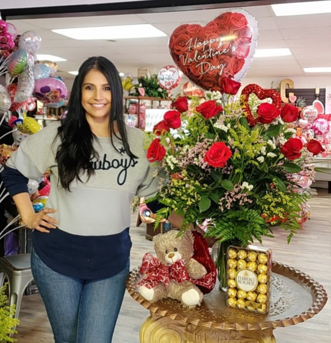 Special Package  - 1 dozen long stem roses,  balloon, bear &amp; chocolates 