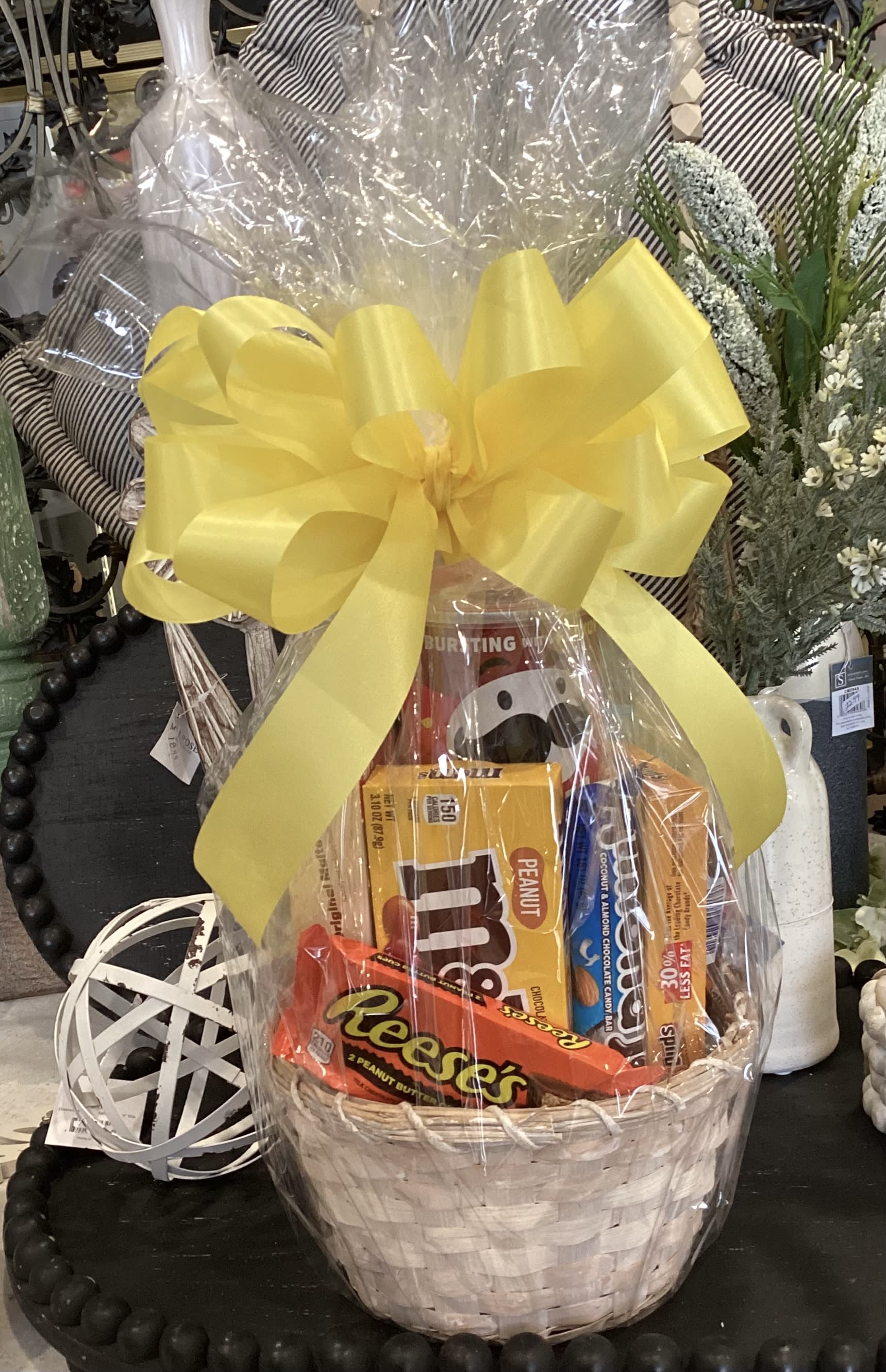 Junk Food Basket - Contains a can of pringles and8  full size or boxed candies.
